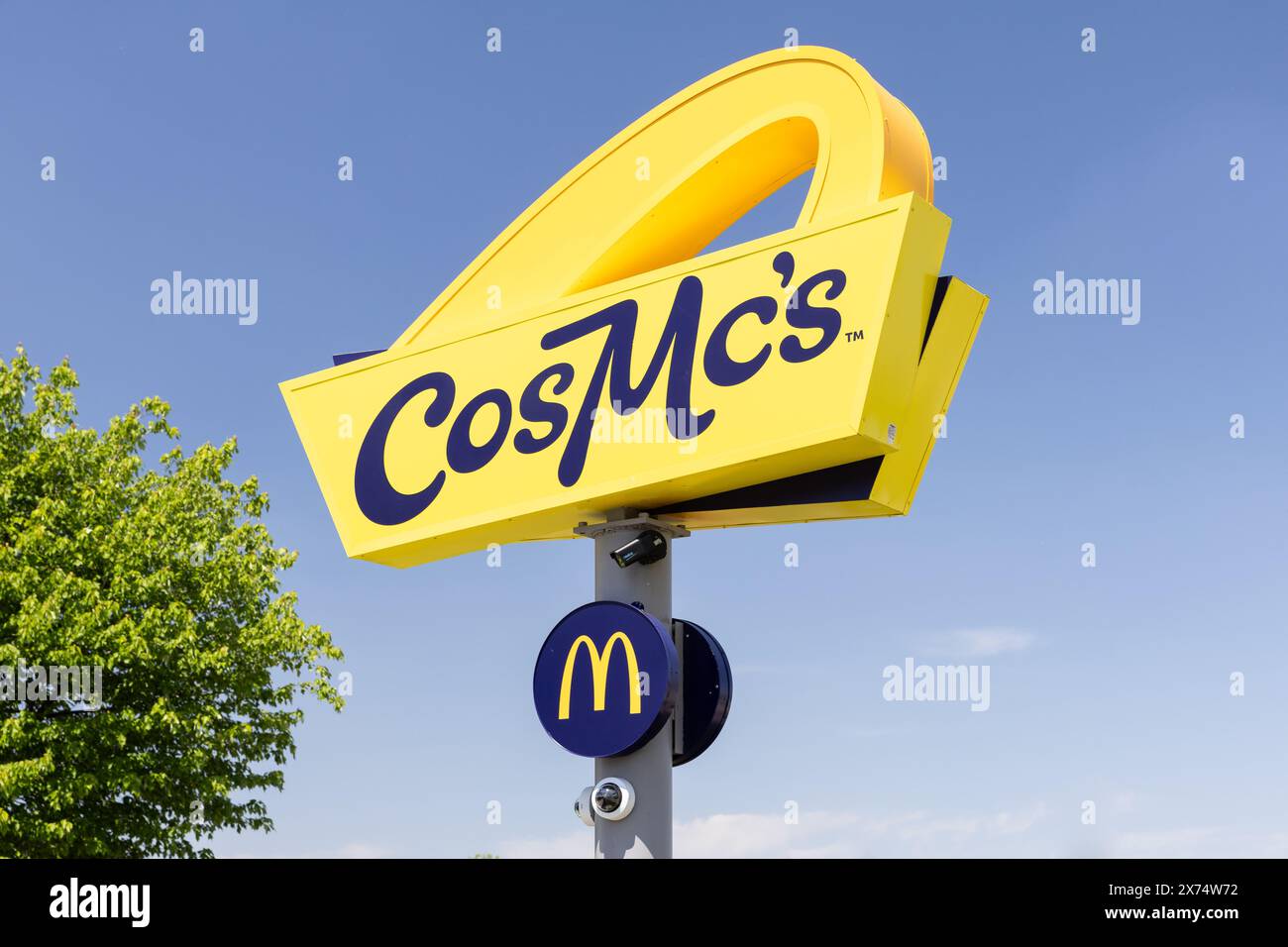 CosMc's ist ein neues, kleinformatiges Restaurant, das McDonald's gehört. Es ist ein Drive-Thru-Konzept und derzeit der einzige Laden in Illinois. Stockfoto