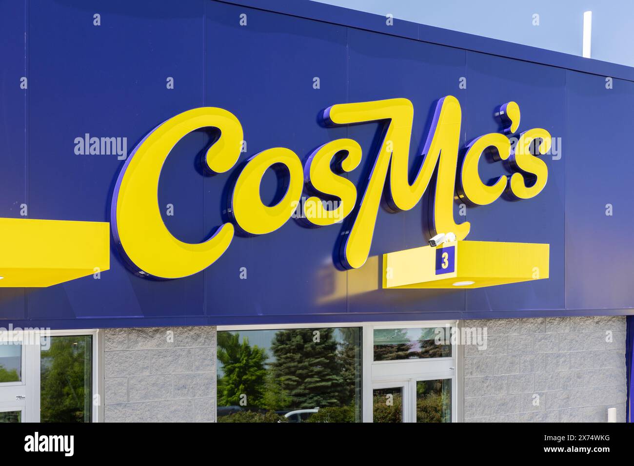 CosMc's ist ein neues, kleinformatiges Restaurant, das McDonald's gehört. Es ist ein Drive-Thru-Konzept und derzeit der einzige Laden in Illinois. Stockfoto