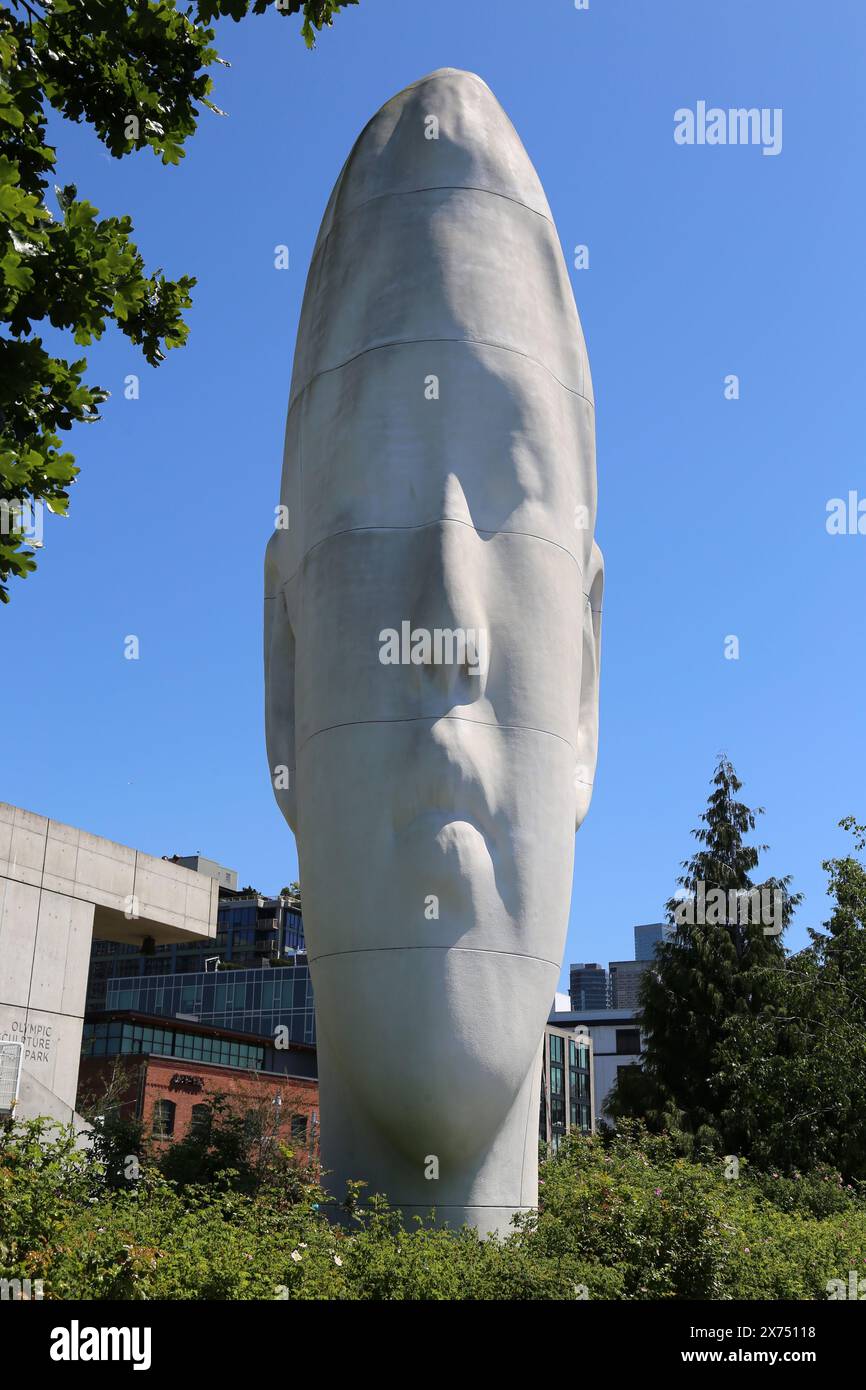 „Echo“ (Jaume Plensa, 2011, Harz/Stahl/Marmor), Uferpromenade, Alaska Way, Seattle, Elliott Bay, Washington State, USA, Golf von Alaska, Nordamerika Stockfoto