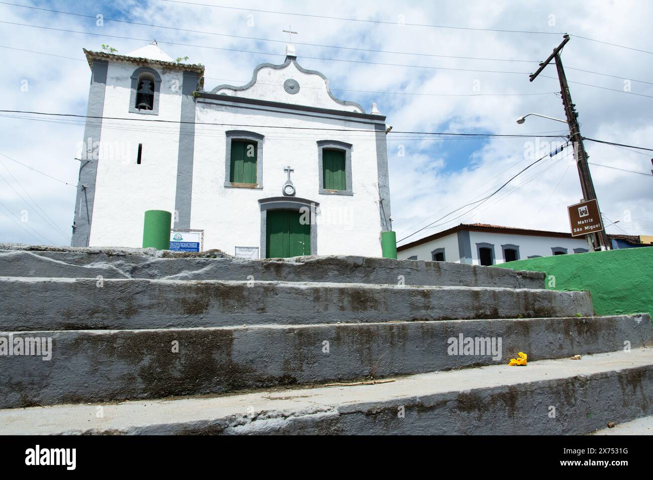 Itacare, Bahia, Brasilien - 06. Oktober 2019: Fassade der Matriz Sao Miguel Kirche in der touristischen Stadt Itacare in Bahia. Stockfoto