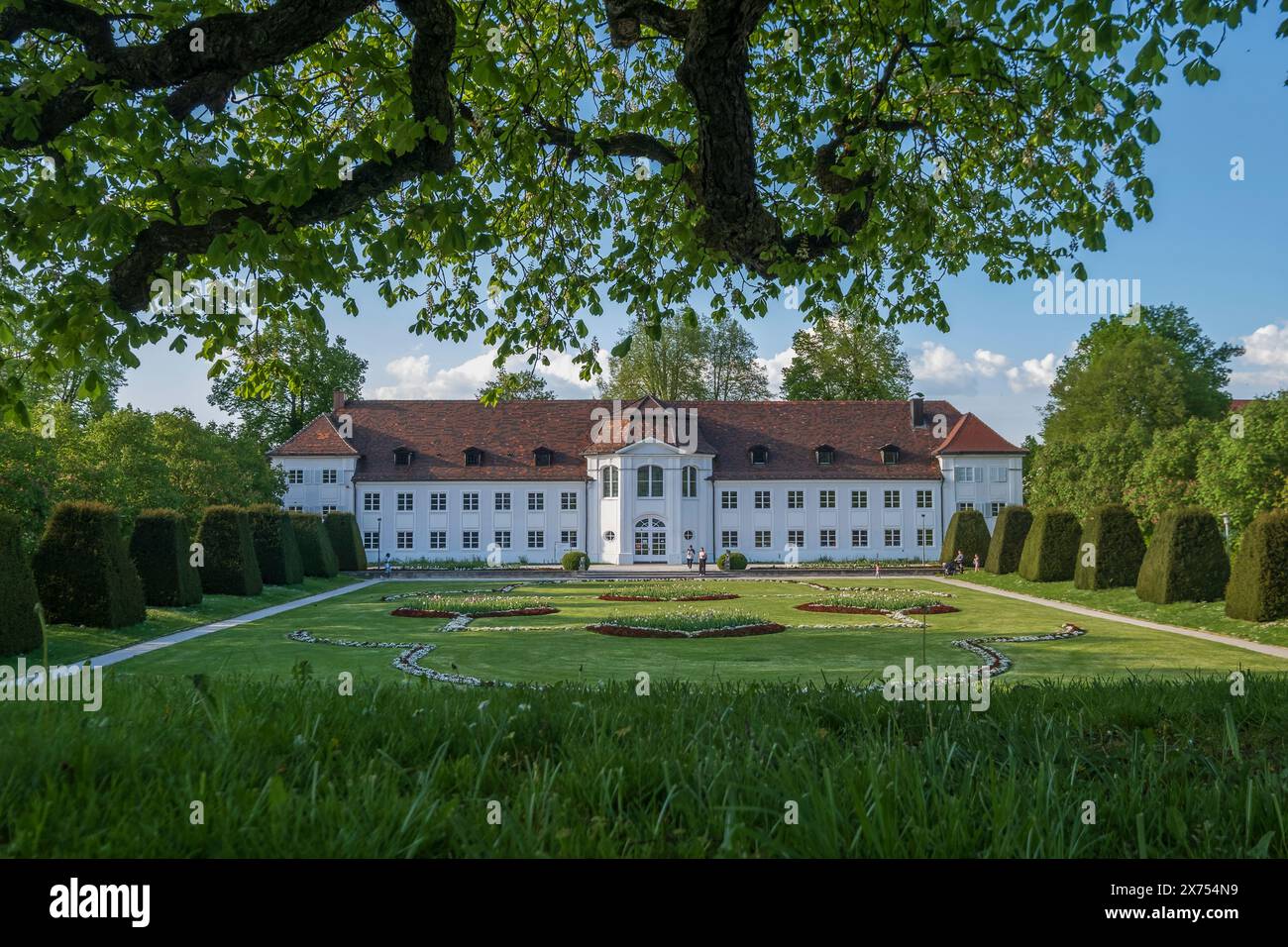 Die Orangerie in Kempten (Allgaeu) ist ein spätbarockes Gebäude, das 1780 als nördliches Ende des Hofgartens mit klassizistischen Elementen erbaut wurde. Stockfoto