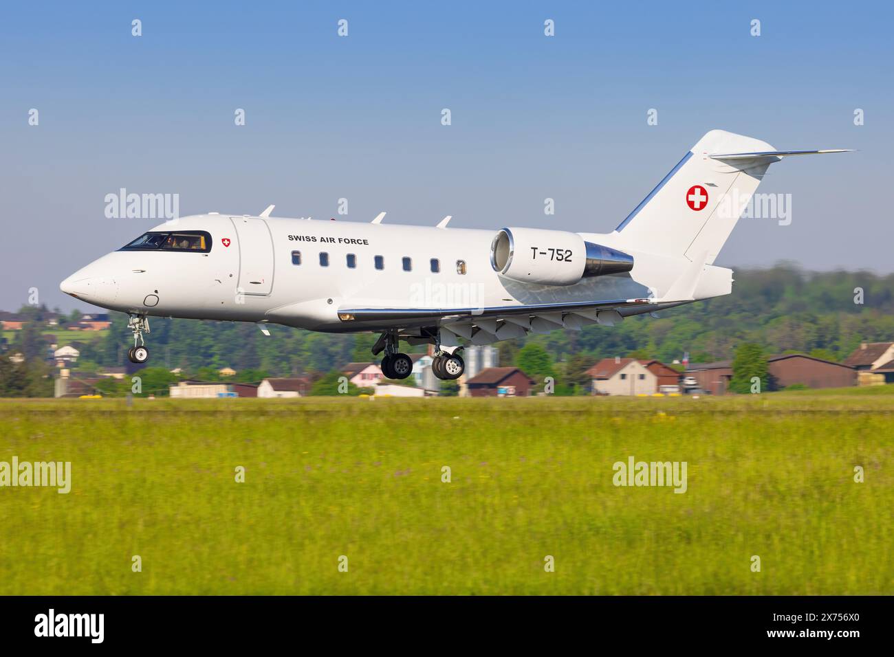 Zürich, 1. Mai 2024: Flugzeug der Schweizer Luftwaffe Challanger am Flughafen Zürich Stockfoto