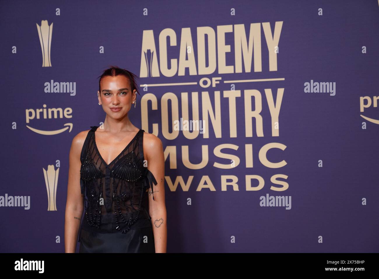 Frisco, Usa. Mai 2024. Sängerin Dua Lipa posiert im Pressesaal während der 59. Academy of Country Music Awards-Zeremonie im Ford Center at the Star in Frisco, USA, am 16. Mai 2024. (Foto: Javier Vicencio/Eyepix Group) (Foto: Eyepix/NurPhoto) Credit: NurPhoto SRL/Alamy Live News Stockfoto