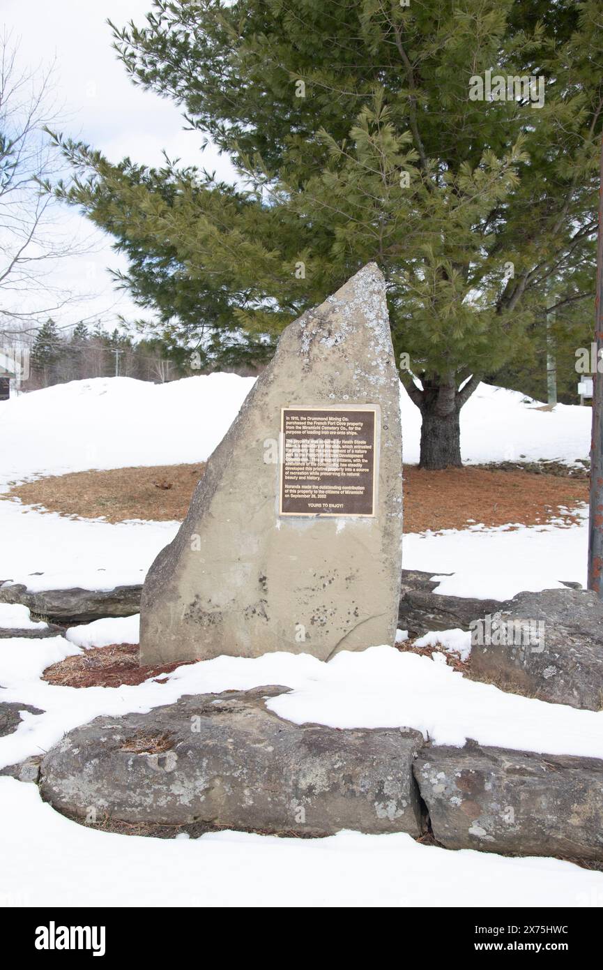 Gedenktafel zur Anerkennung des Beitrags von Noranda im French Fort Cove Park in Miramichi, New Brunswick, Kanada Stockfoto
