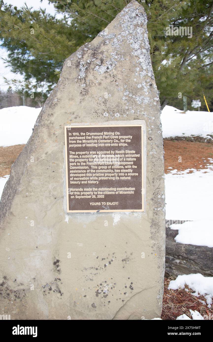 Gedenktafel zur Anerkennung des Beitrags von Noranda im French Fort Cove Park in Miramichi, New Brunswick, Kanada Stockfoto
