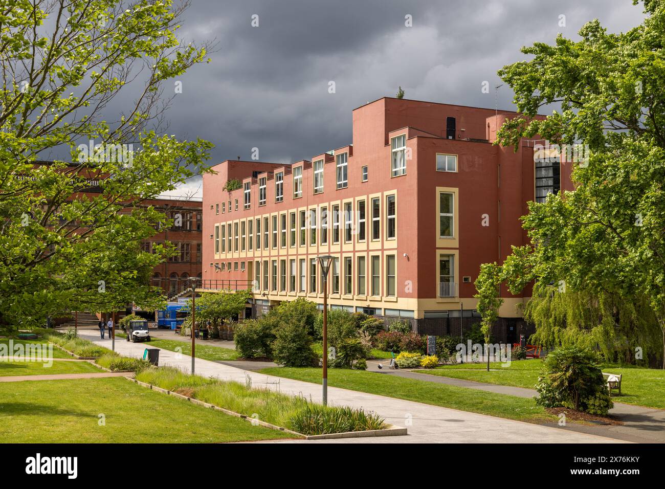 Das Staff House an der University of Birmingham ist ein beliebter Treffpunkt mit Studenten. Es verfügt über Tagungsräume und Speise- und Getränkeeinrichtungen. Stockfoto