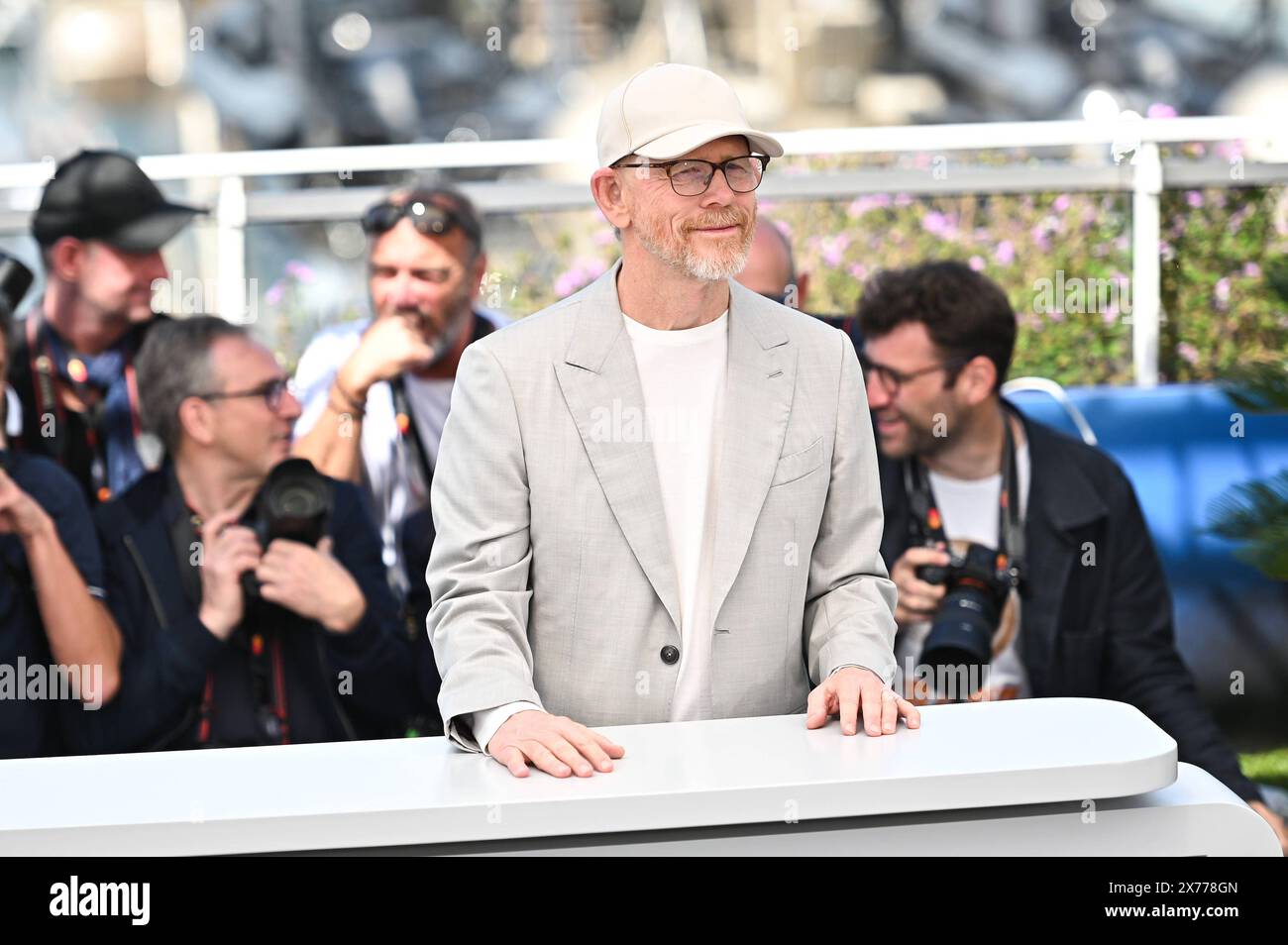 News - Jim Henson: Idea man Photocall - das 77. Jährliche Filmfestival von Cannes Ron Howard nimmt am 18. Mai 2024 am Jim Henson: Idea man Photocall beim 77. Filmfestival von Cannes im Palais des Festivals Teil. Cannes Palais des Festival Frankreich Copyright: XStefanosxKyriazisx/xLiveMediax LPN 1357902 Stockfoto