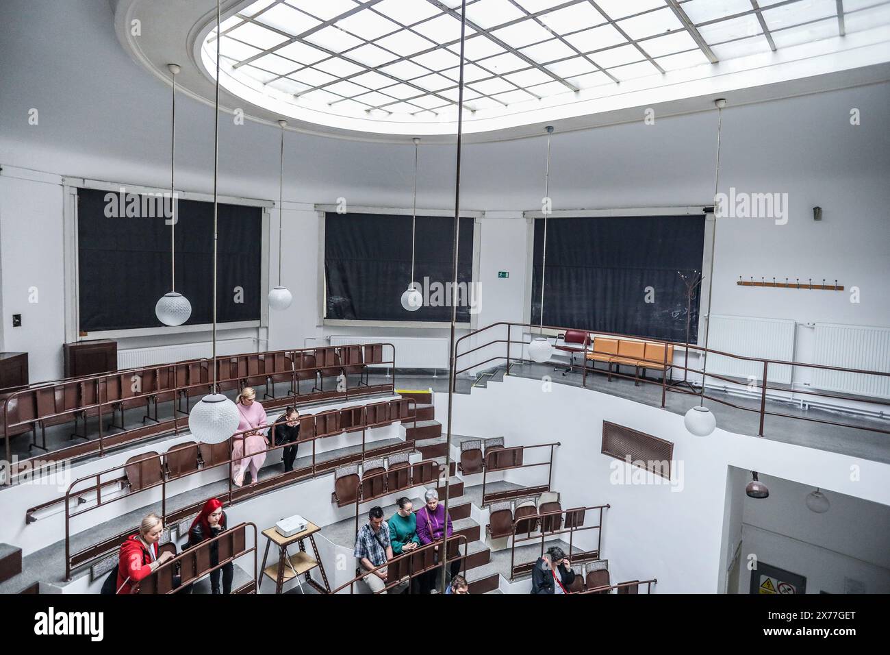 Brünn, Tschechische Republik. Mai 2024. Historischer Hörsaal am Institut für Rechtsmedizin Masaryk Universität, wo die Tour im Rahmen des Open House Brünn Architekturfestivals am 18. Mai 2024 in Brünn, Tschechische Republik stattfand. Quelle: Monika Hlavacova/CTK Photo/Alamy Live News Stockfoto