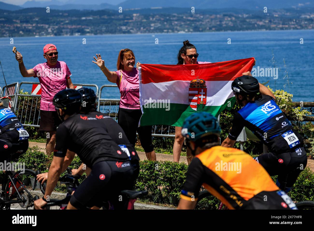 Giro E 2024 Stage 14 Montichiari - Desenzano Del Garda - 18. Mai 2024. Sport - Radsport . Giro-E im Bild: Rennen (Foto: Alessandro Garofalo/LaPresse) Credit: LaPresse/Alamy Live News Stockfoto