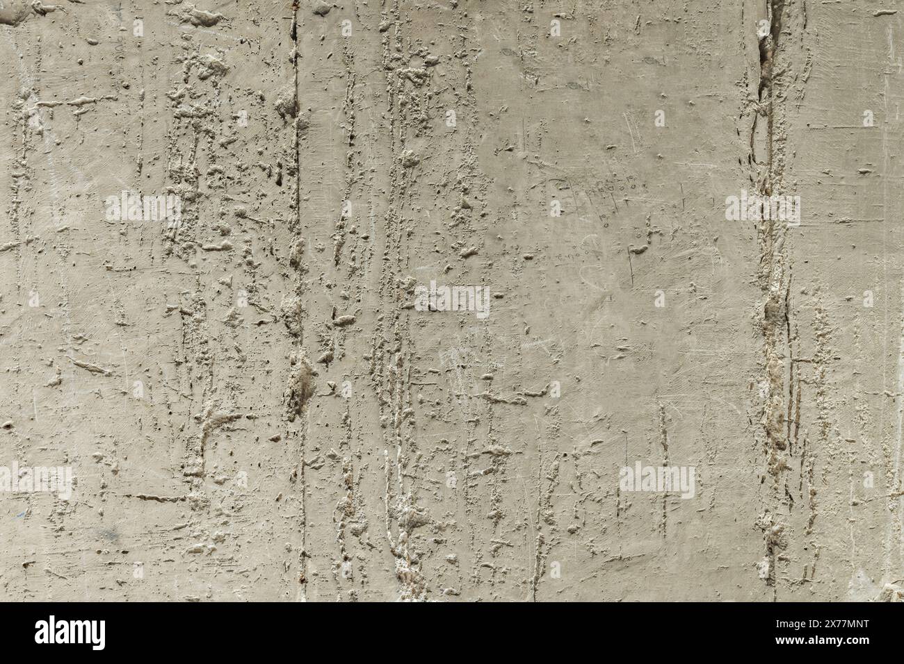 Eine Wand in schlechtem Zustand mit Lack und Spänen, die sich ablösen. Vektor-Zementtextur Hintergrund Stockfoto