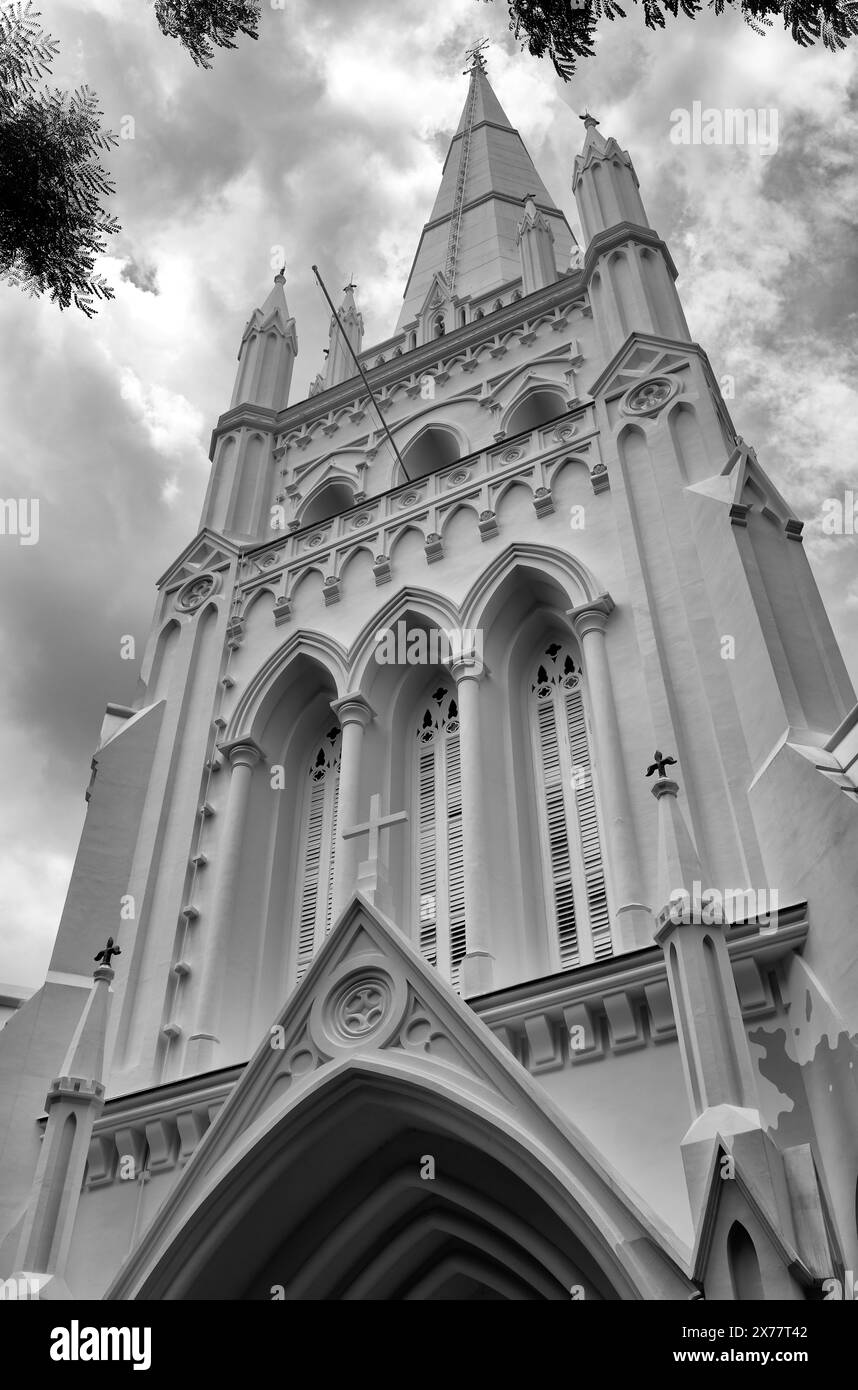 Das Äußere und der Kirchturm der anglikanischen Kathedrale St. Andrews, Singapur, Aisa Stockfoto