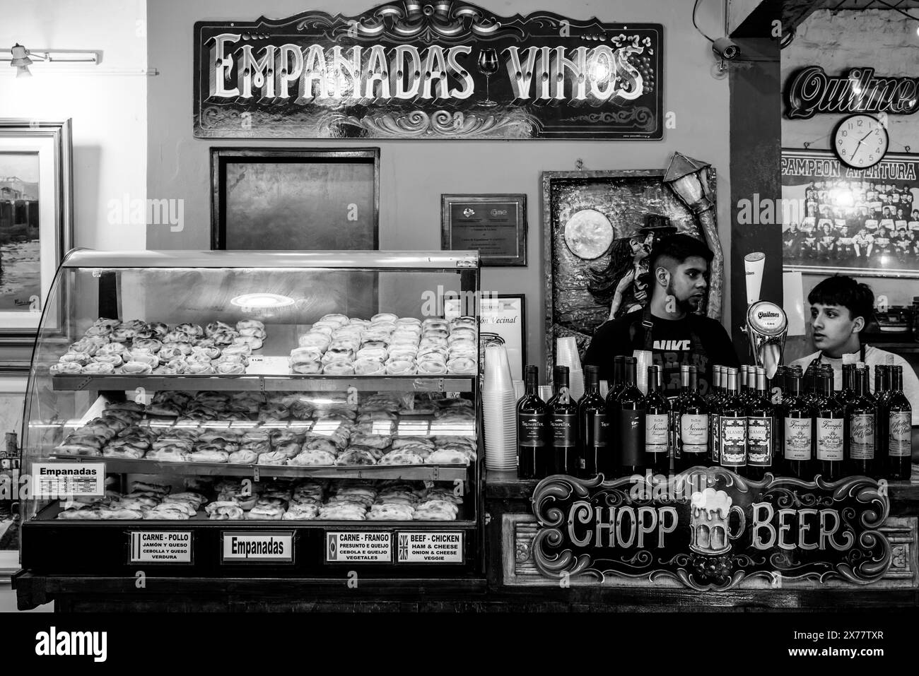 Das Innere Eines Cafés im farbenfrohen La Boca Viertel von Buenos Aires, Argentinien. Stockfoto