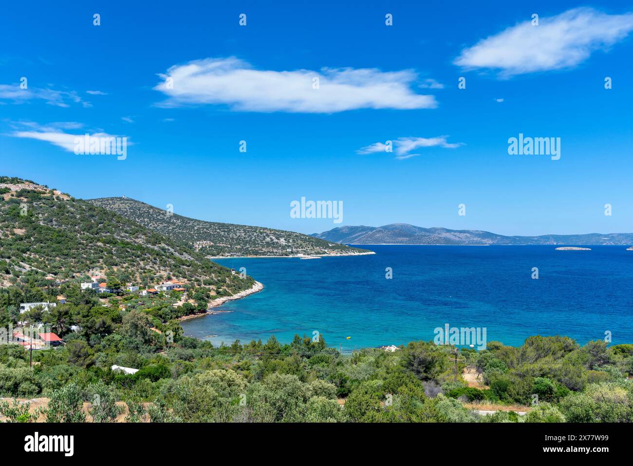 Panoramablick auf die wunderschöne Landschaft in Attika, in der Nähe der Insel Euböa, mit Blick auf den südlichen Euböischen Golf, in Zentralgriechenland, Europa Stockfoto