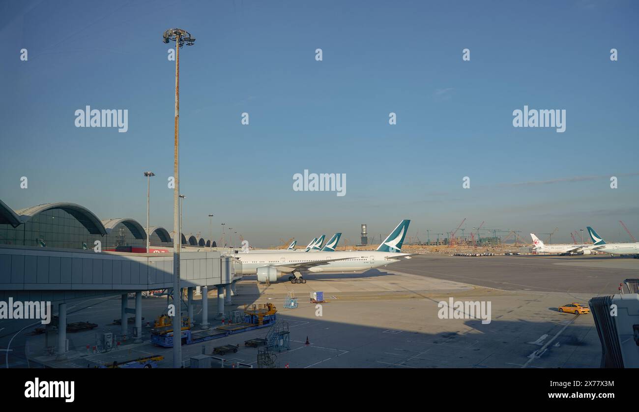 HONGKONG, CHINA - 08. DEZEMBER 2023: Blick vom internationalen Flughafen Hongkong. Stockfoto