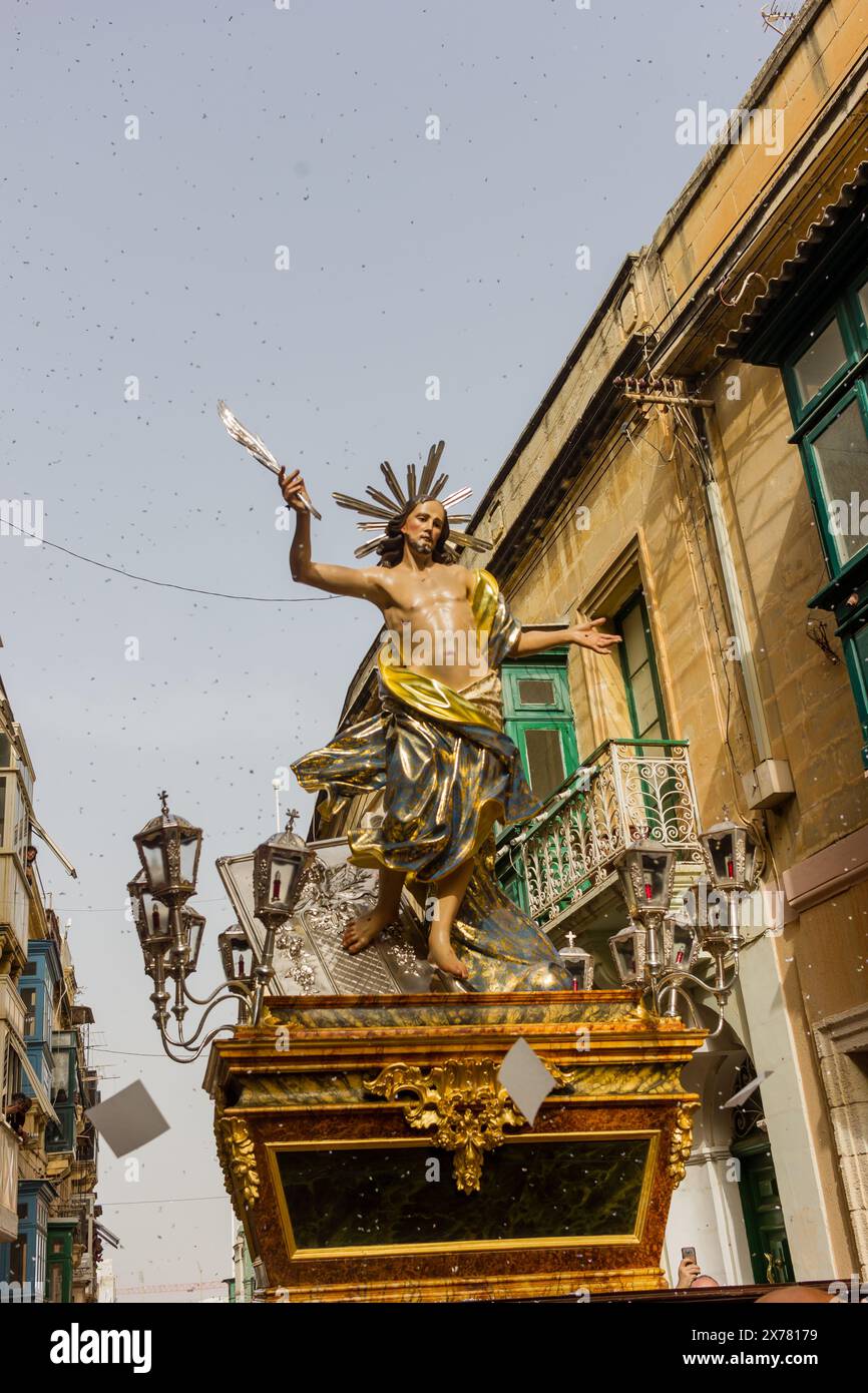 COSPICUA, MALTA - 31. März 2024 - traditionelle Prozessionen mit der Statue des auferstandenen Herrn Stockfoto