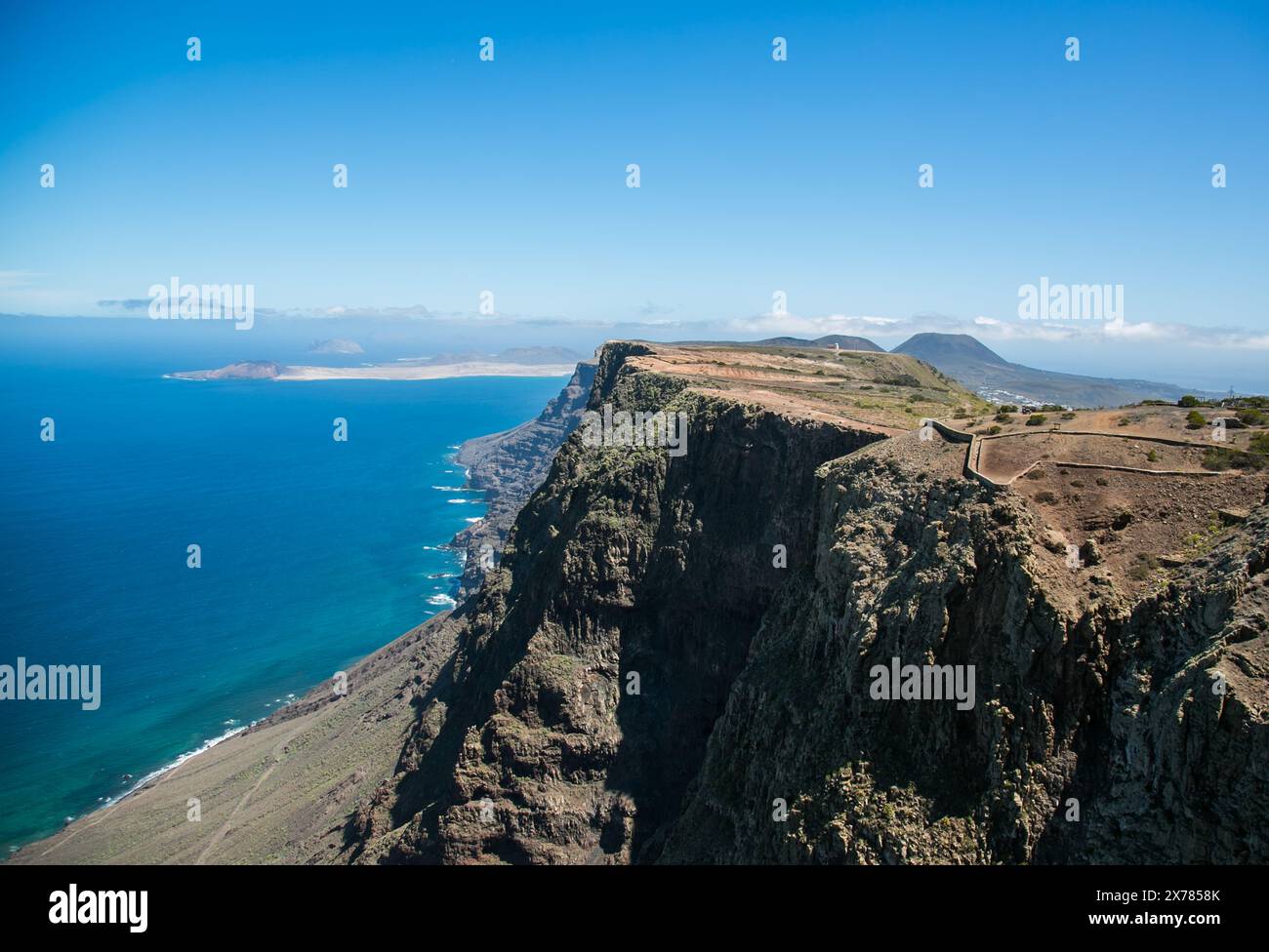 Dramatische Landschaft von Lanzarote mit Klippen, Kanarischen Inseln, Spanien Stockfoto