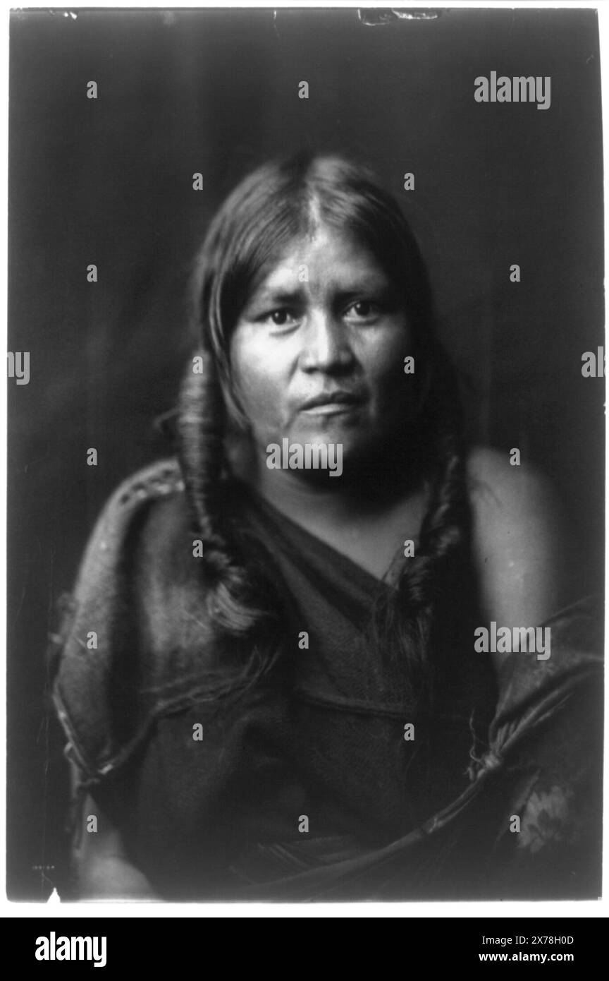 Eine Hopi-Frau, Curtis nein 189-04., LC-Nr. 78., ist Teil von: Edward S. Curtis Collection ., veröffentlicht in: The North American Indian / Edward S. Curtis. [Seattle, Washington] : Edward S. Curtis, 1907-30 suppl., v. 12, S. 411. Indianer von Nordamerika, Arizona, Frauen, 1900-1910. Hopi Indians, Frauen, 1900-1910. Stockfoto