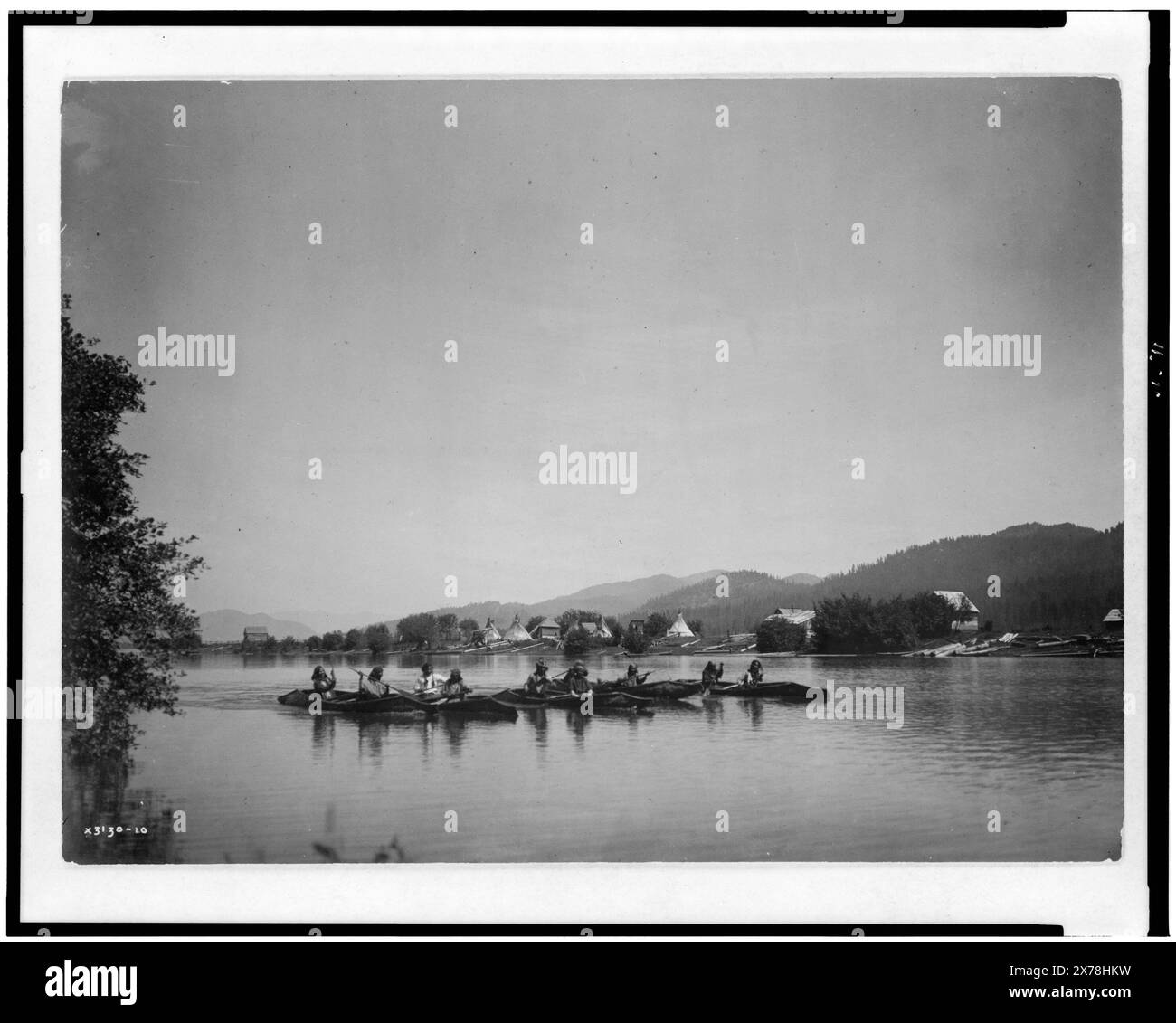 Kalispel-Szene, Edward S. Curtis Collection, Curtis No 3130–10., veröffentlicht in: The North American Indian / Edward S. Curtis. Edward S. Curtis, 1907-30, suppl., v. 7, pl. 240.. Indians of North America, Transport, 1910. , Kalispel Indians, Transport, 1910. Stockfoto