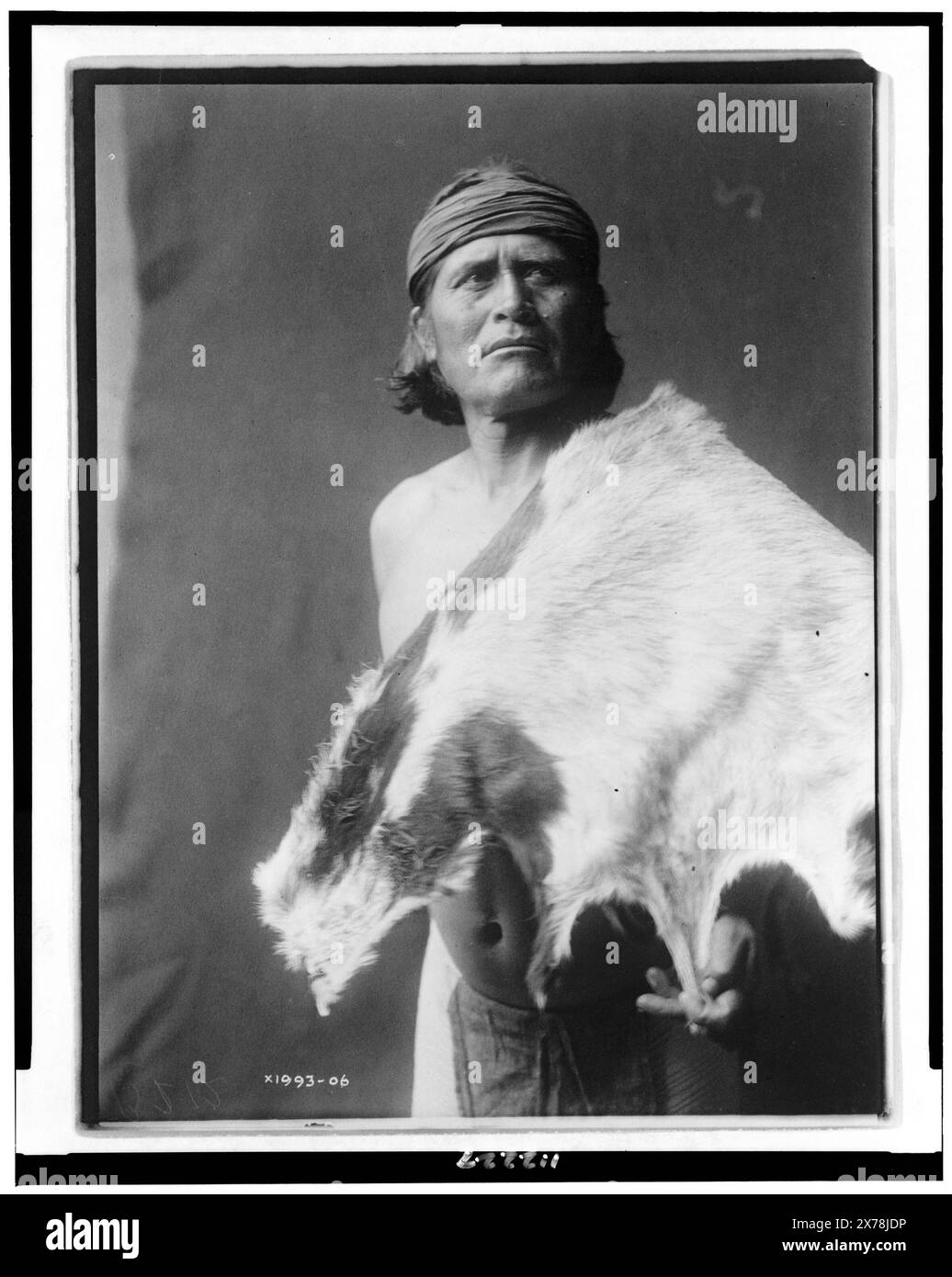 NATO, der Ziegenmann Hopi, Edward S. Curtis Collection 1993-06.. Nato. Indianer von Nordamerika, Südwesten, Neu, 1900-1910. Hopi Indians, 1900-1910. , Skins & Hides, 1900-1910. Stockfoto