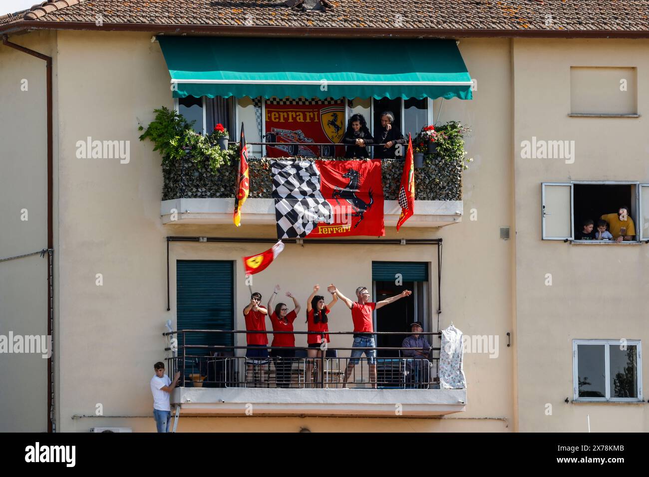 Imola, Italien. Mai 2024. Ferrari-Fans, F1 Grand Prix von Emilia-Romagna am 18. Mai 2024 in Imola, Italien. (Foto von HOCH ZWEI) Credit: dpa/Alamy Live News Stockfoto