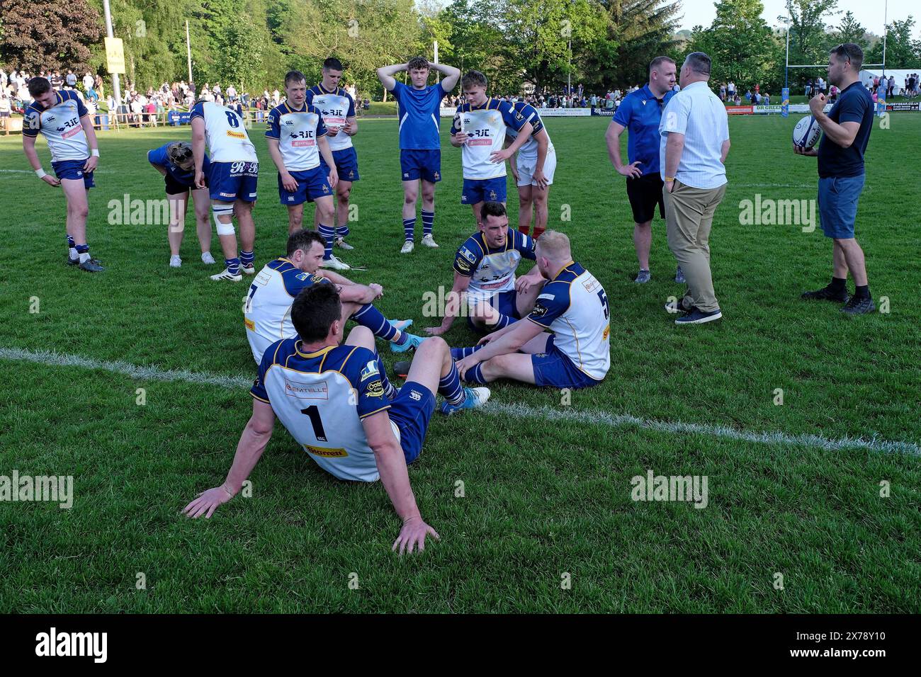 Jedburgh, Großbritannien. Mai 2024. Kings of the 7s 2023 Final Round das 121. Spiel der JedForest Sevens im Riverside Park, Jedburgh. Sieger Melrose Rugby. Besiegt Gastgeber Jedforest in einem hart umkämpften Finale Jedforest 12 Melrose 19. Kings of the Sevens Series gewann Kelso RFC. Quelle: Rob Gray/Alamy Live News Stockfoto