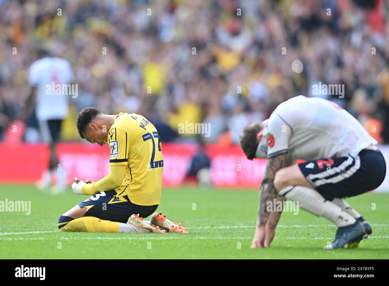 Josh Murphy (23 Oxford United) feiert mit geballten Händen den Sieg beim Play Off Final-Spiel der Sky Bet League 1 zwischen Bolton Wanderers und Oxford United am Samstag, den 18. Mai 2024, im Wembley Stadium in London. (Foto: Kevin Hodgson | MI News) Credit: MI News & Sport /Alamy Live News Stockfoto