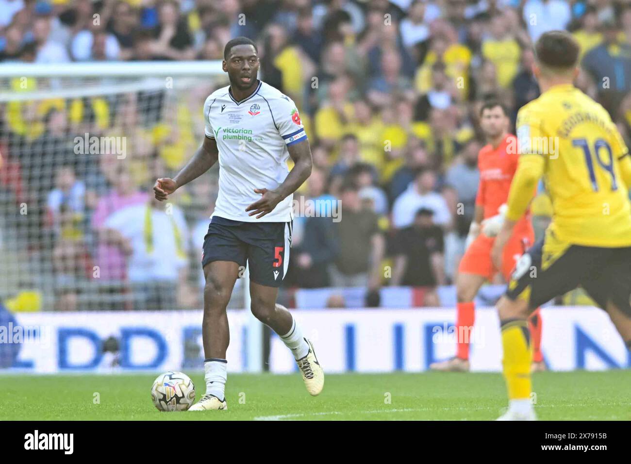 Ricardo Almedia Santos (5 Bolton Wanderers) kontrolliert den Ball während des Play Off Final-Spiels der Sky Bet League 1 zwischen Bolton Wanderers und Oxford United im Wembley Stadium, London am Samstag, den 18. Mai 2024. (Foto: Kevin Hodgson | MI News) Credit: MI News & Sport /Alamy Live News Stockfoto