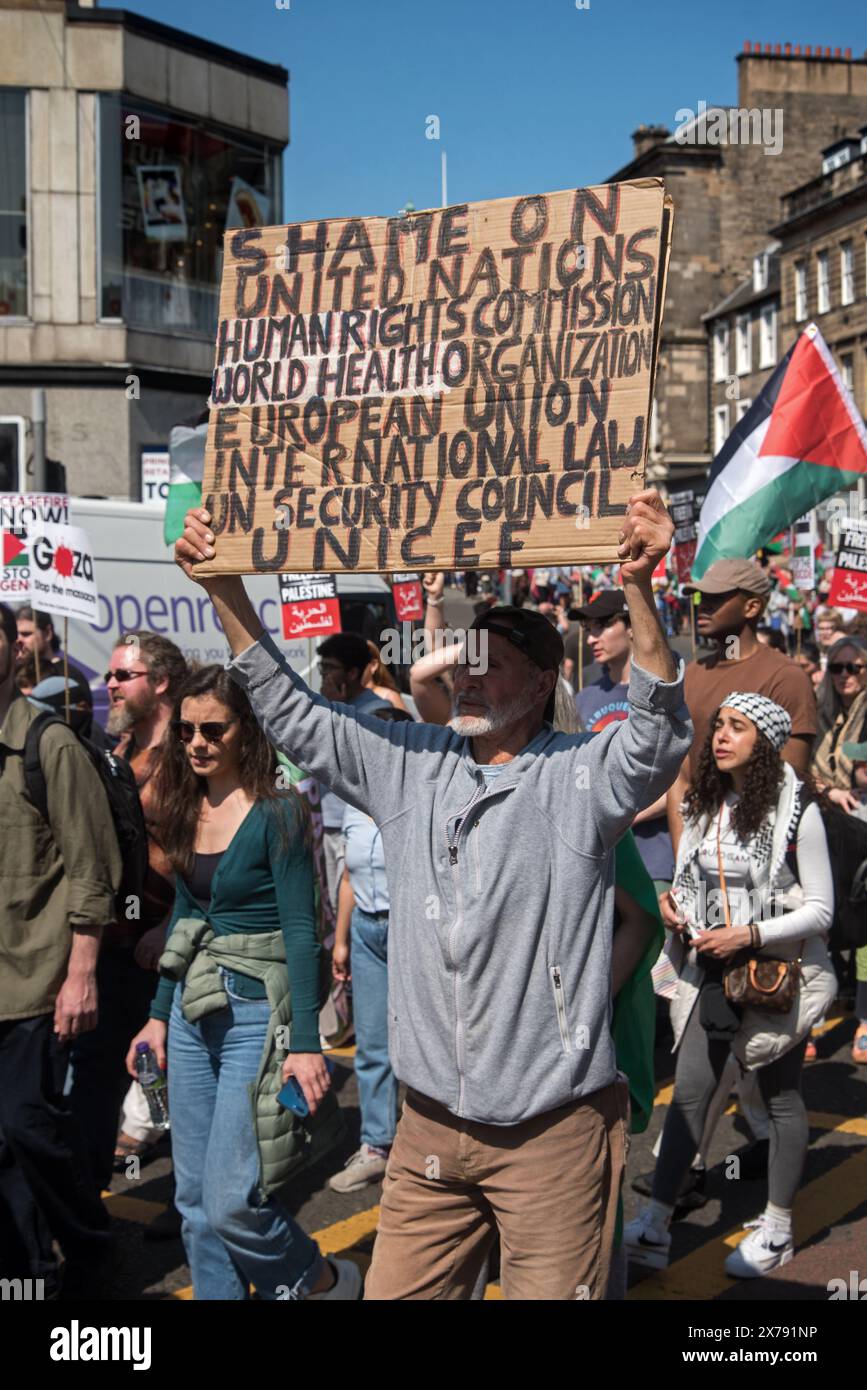 Pro-Palestine-Anhänger marschieren auf der Princes Street, Edinburgh, Schottland, Großbritannien. Mai 2024. Stockfoto