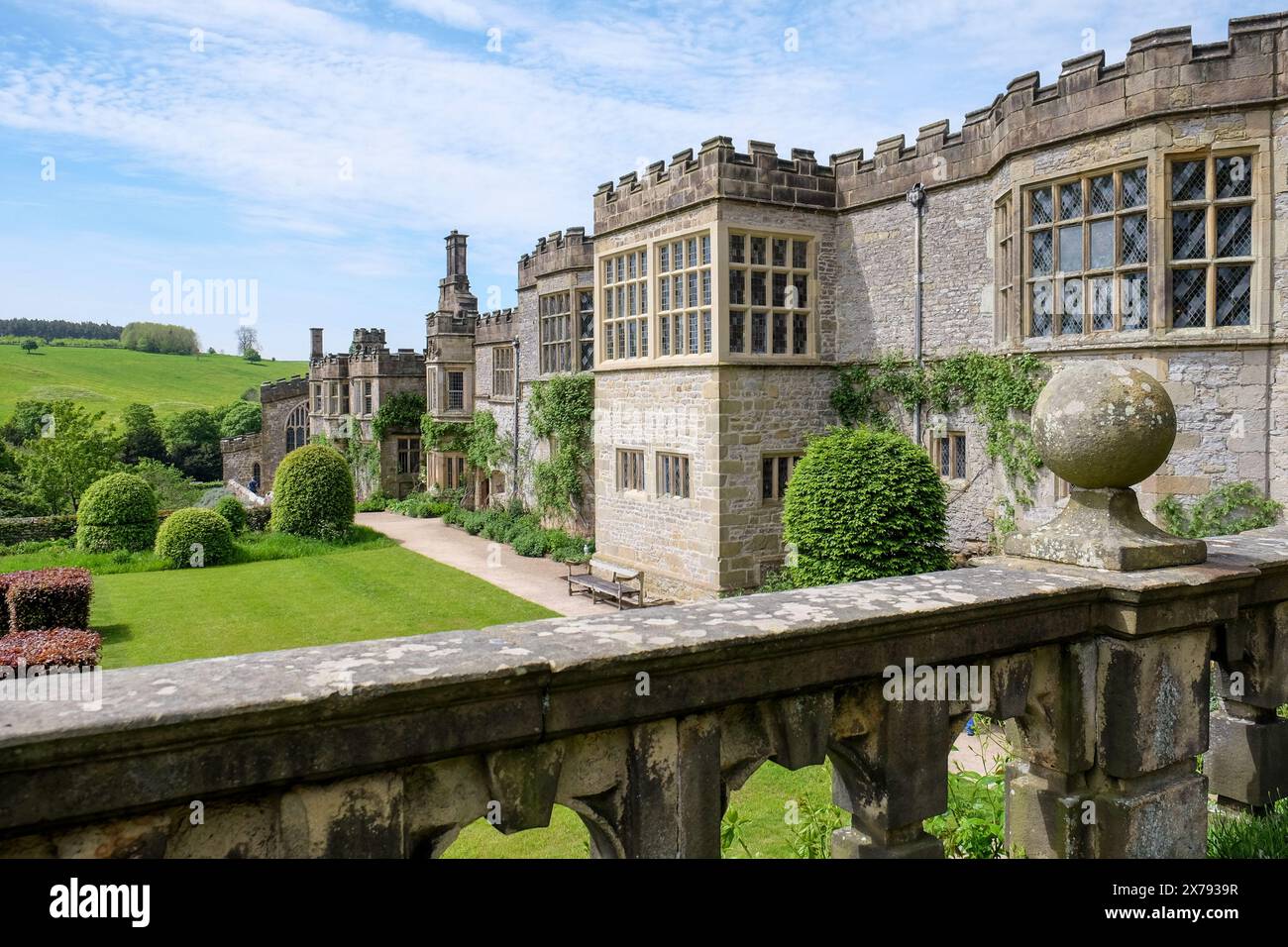 Außenanlagen und elisabethanische ummauerte Gärten von Haddon Hall, Bakewell, Derbyshire, England, Großbritannien Stockfoto