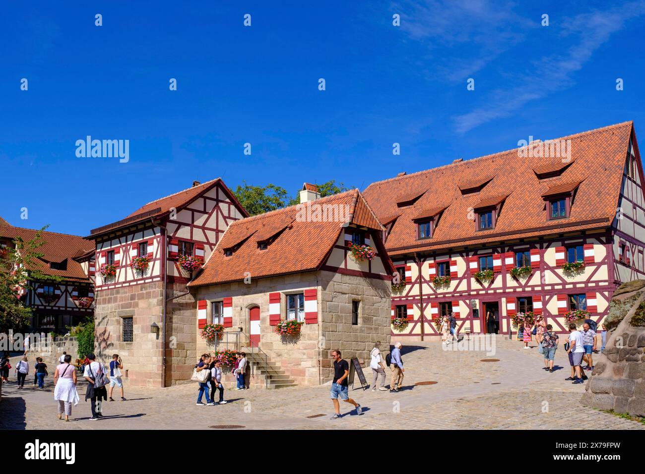 Reichsschloss, mit Brunnenhaus und Fachwerkhäusern im Schloss, Nürnberg Schloss, Nürnberg, Mittelfranken, Franken, Bayern Stockfoto