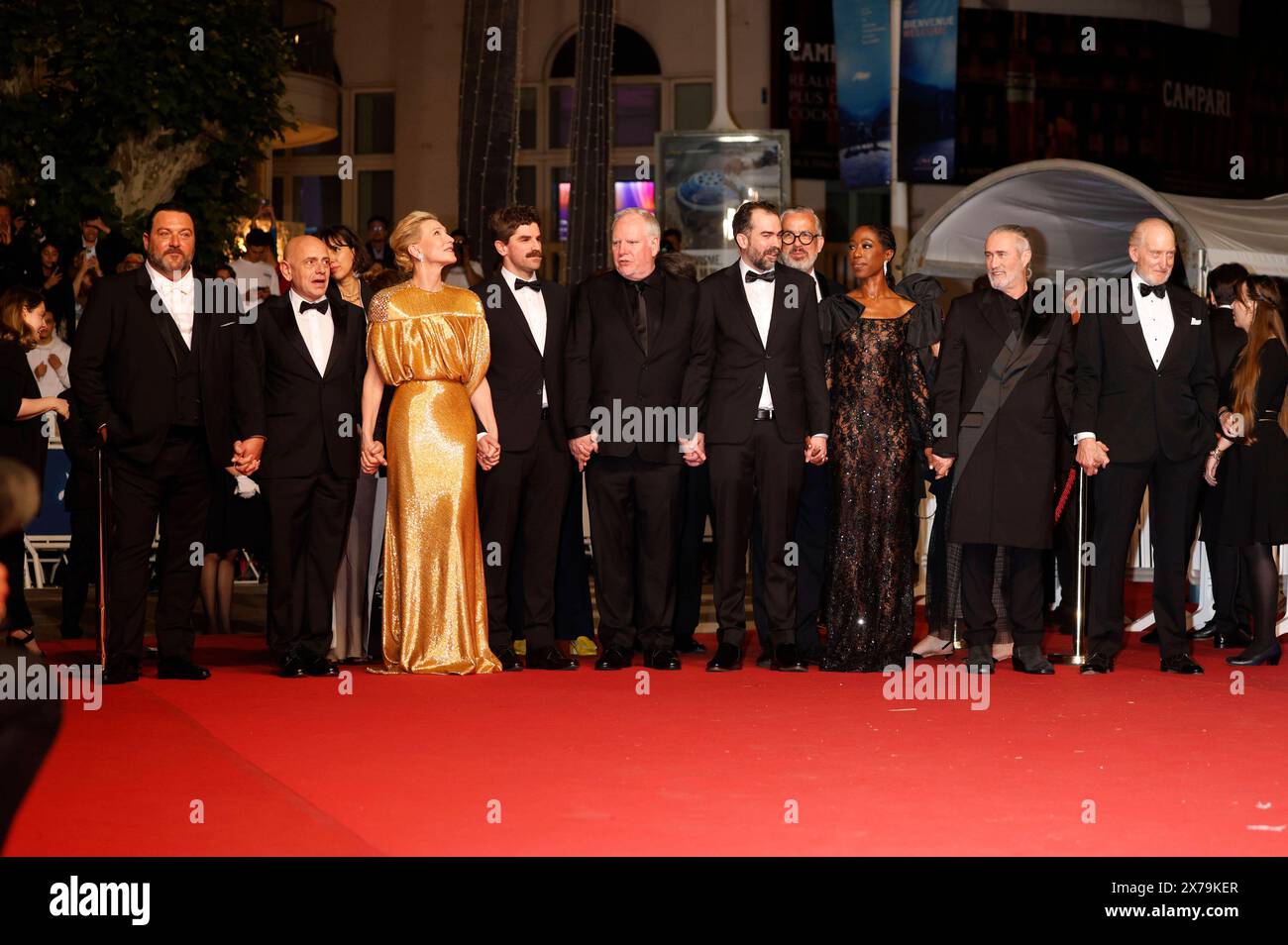 Denis Menochet, Rolando Ravello, Cate Blanchett, Evan Johnson, Guy Maddin, Galen Johnson, Nikki Amuka-Bird, Roy Dupuis und Charles Dance bei der Premiere des Kinofilms Gerüchte auf dem Festival de Cannes 2024 / 77. Internationale Filmfestspiele von Cannes im Palais des Festivals. Cannes, 18.05.2024 *** Denis Menochet, Rolando Ravello, Cate Blanchett, Evan Johnson, Guy Maddin, Galen Johnson, Nikki Amuka Bird, Roy Dupuis und Charles Dance bei der Premiere des Spielfilms Gerüchte beim Festival de Cannes 2024 77 Internationale Filmfestival Cannes im Palais des Festivals Cannes, 18 05 2024 Stockfoto