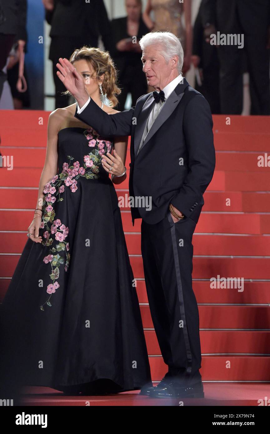 Cannes, Frankreich. Mai 2024. Alejandra Silva und Richard Gere nehmen am 77. Jährlichen Filmfestival von Cannes am Palais des Festivals am 17. Mai 2024 in Cannes Teil. Foto: Rocco Spaziani/UPI Credit: UPI/Alamy Live News Stockfoto