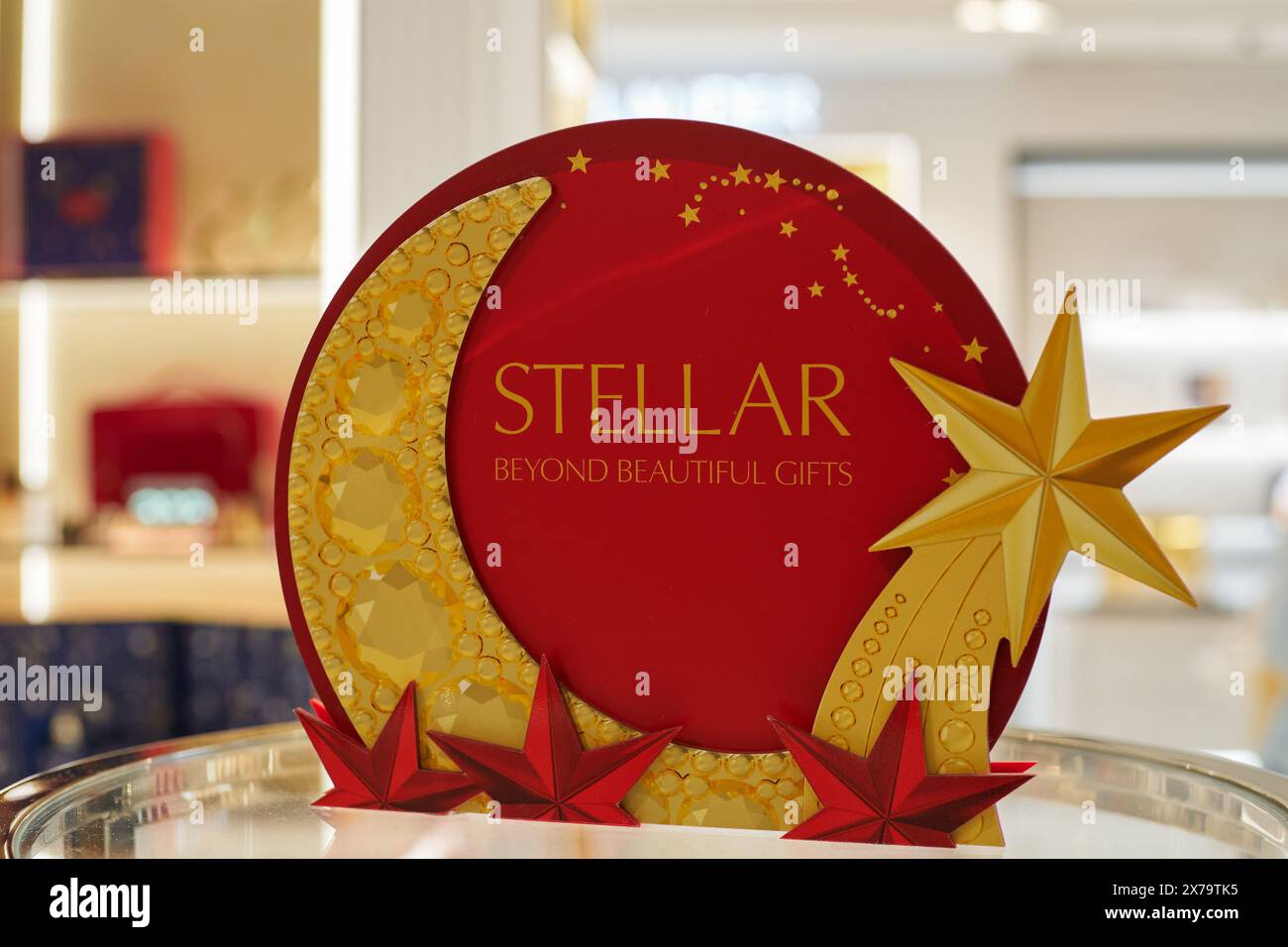 HONGKONG, CHINA - 05. DEZEMBER 2023: Sternzeichen wie in Harbour City zu sehen. Harbour City ist ein Einkaufszentrum in Tsim Sha Tsui, Kowloon. Stockfoto