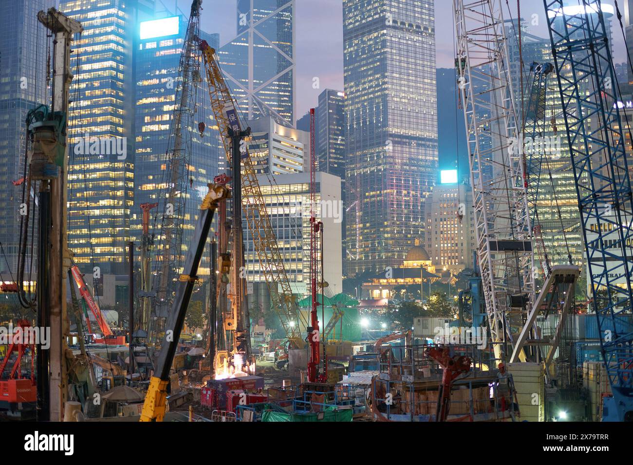 HONGKONG, CHINA - 05. DEZEMBER 2023: Baustelle und Ausrüstung für den Beginn der Arbeiten vorbereitet, wie in Hongkong gesehen. Stockfoto