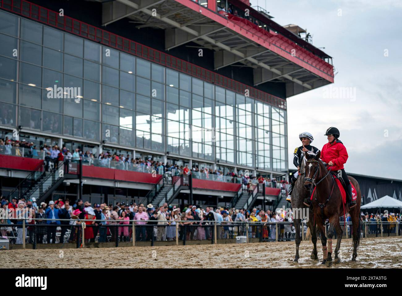 Baltimore, Usa. Mai 2024. Jockey Jaime Torres und Seize the Day machen eine Siegerrunde, nachdem sie am Samstag, den 18. Mai 2024, den 149. Preakness Stakes auf dem Pimlico Race Course in Baltimore, Maryland gewonnen haben. Foto: Bonnie Cash/UPI Credit: UPI/Alamy Live News Stockfoto