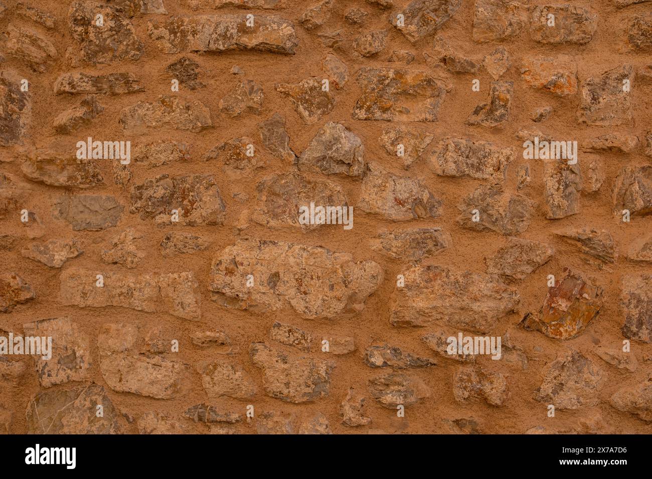 Steinhintergrund, Textur, Muster. Antikes Mauerwerk. Steine wurden in die Wand gelegt. Ein antikes Gebäude. Stockfoto