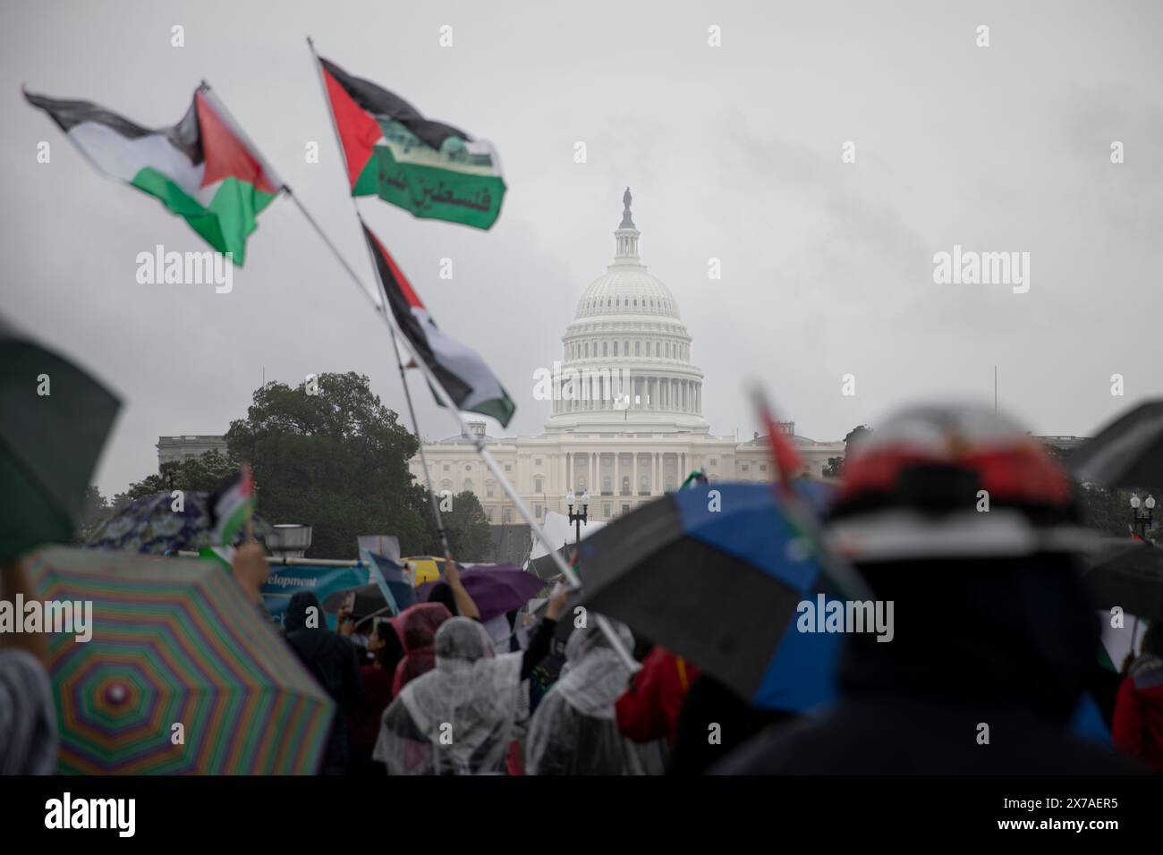 DC, USA-05/18/2024: Zum Gedenken an den 76. Jahrestag der Nakba versammeln sich Hunderte pro-palästinensischer Demonstranten im Regen Stockfoto