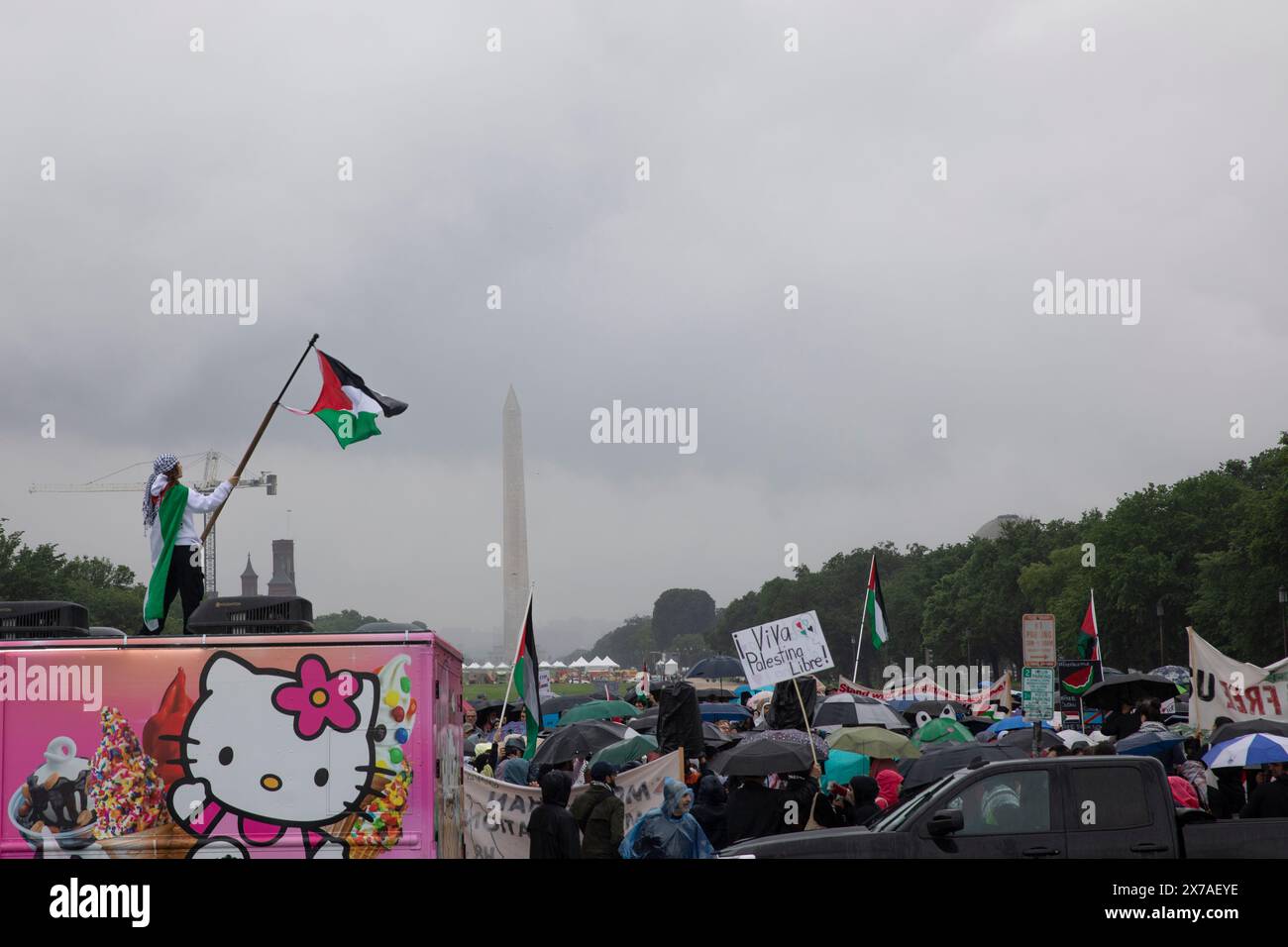 DC, USA-05/18/2024: Zum Gedenken an den 76. Jahrestag der Nakba versammeln sich Hunderte pro-palästinensischer Demonstranten im Regen Stockfoto