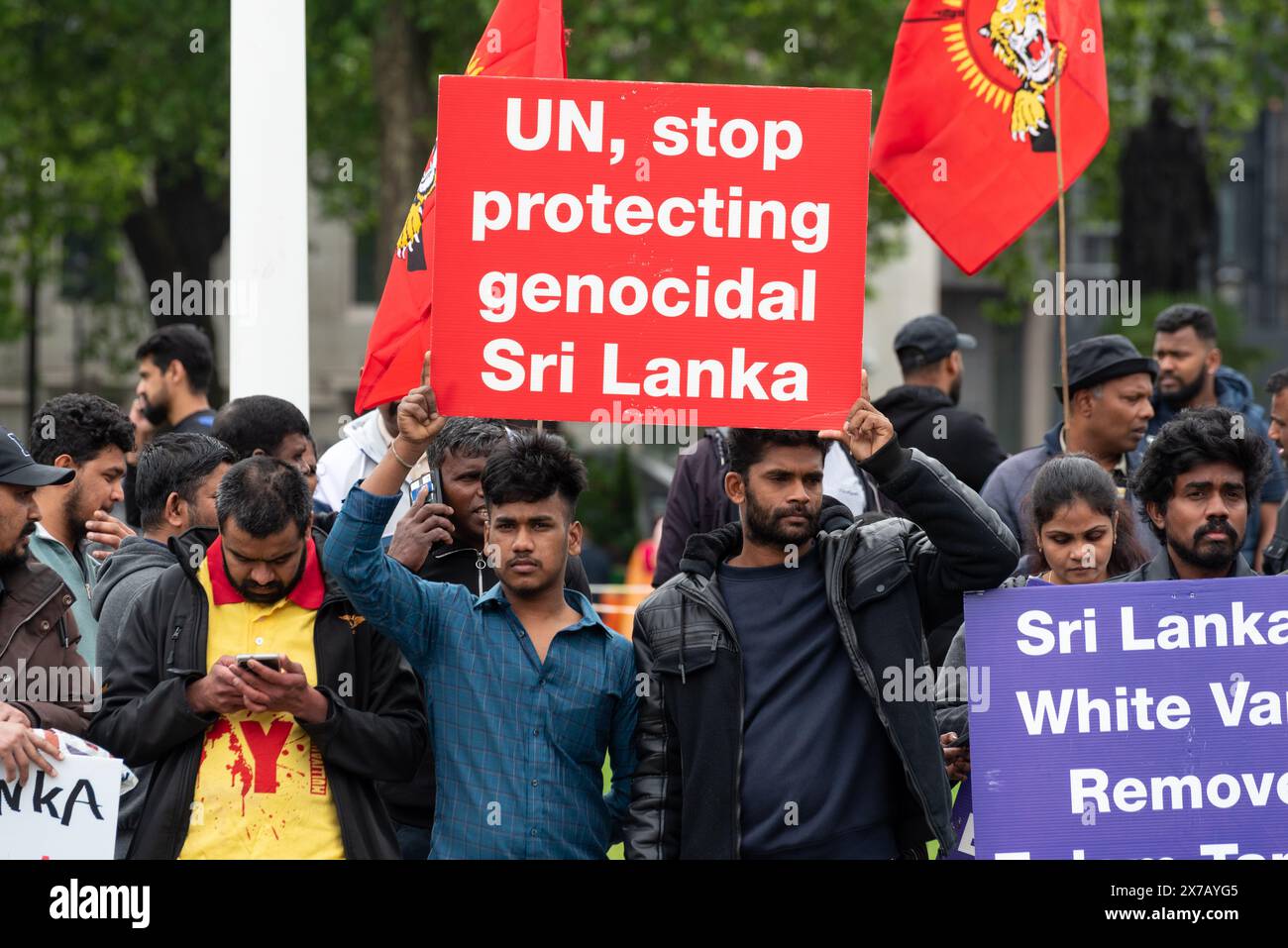 London, Großbritannien. 18. Mai 2024. Hunderte von britischen Tamilen versammelten sich auf dem Parlamentsplatz, um den 15. Jahrestag des Völkermords der Tamilen in Sri Lanka zu feiern, auch bekannt als Mullivaikkal-Gedenktag. Anrede: Andrea Domeniconi/Alamy Live News Stockfoto