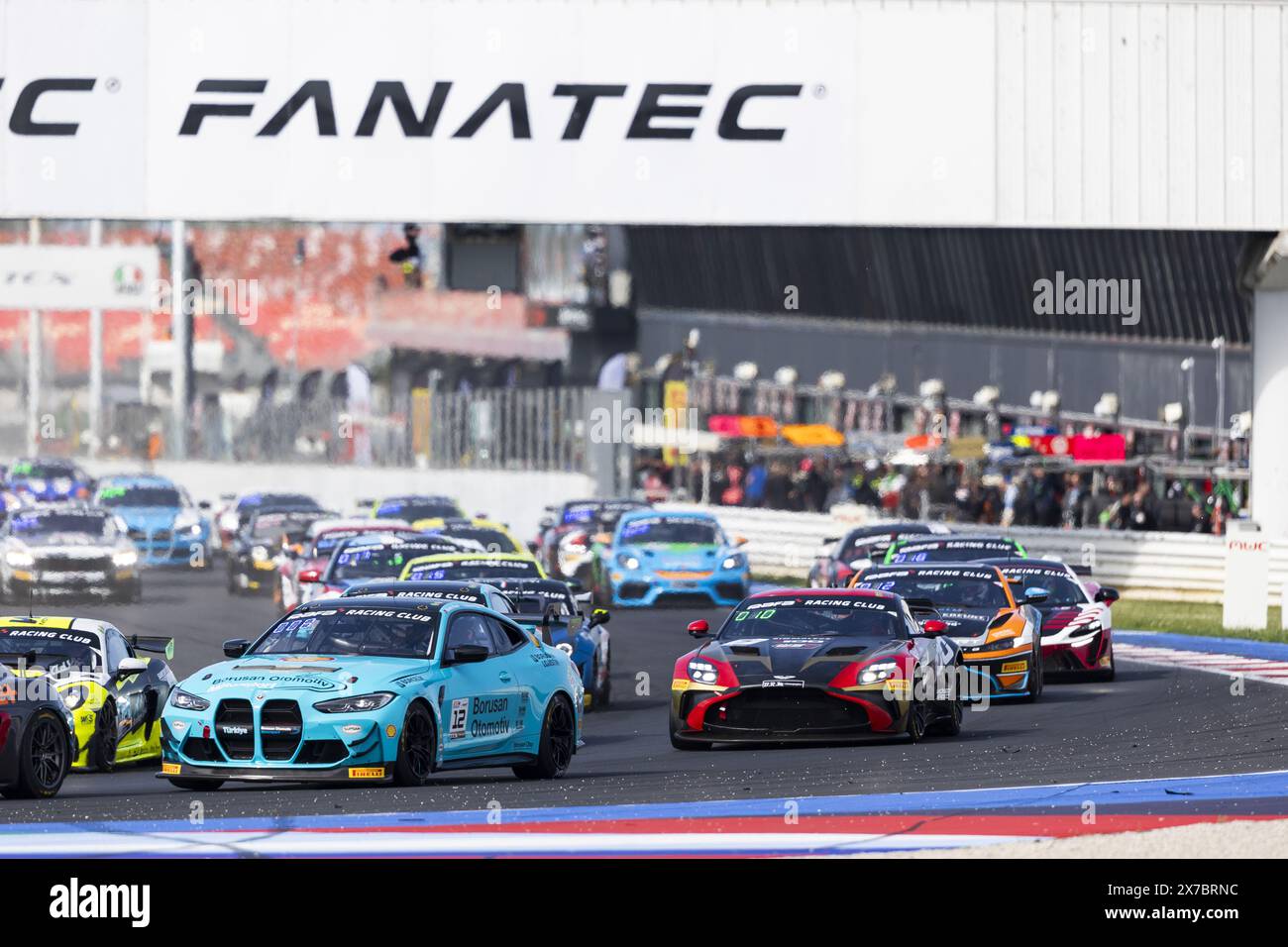 Start des Rennens, Abfahrt, 12 BESLER Berkay (tur), PIANA Garbiele (ita), Borusan Otomotiv Motorsport, BMW M4 GT4 G82, Action während der 2. Runde der GT4 European Series 2024 mit Rafa Racing Club auf dem Misano World Circuit Marco Simoncelli, 17. Bis 19. Mai, 2024 in Misano Adriatico, Italien Stockfoto