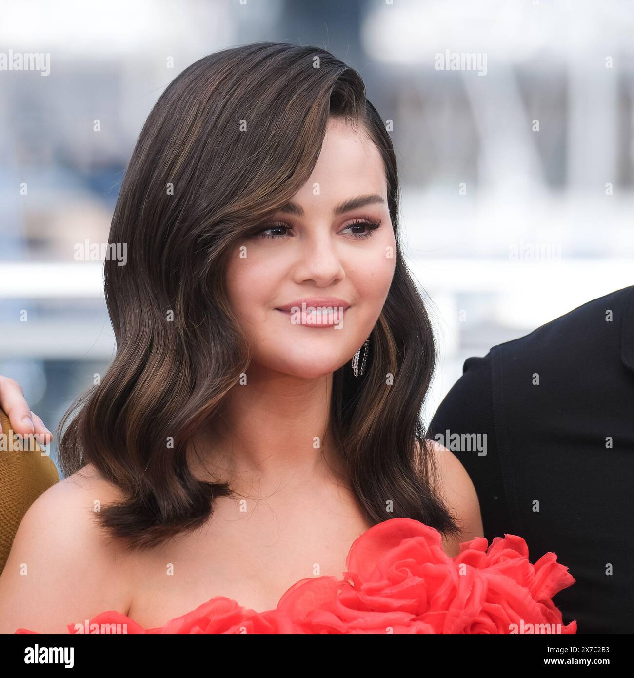 Cannes, Frankreich. Mai 2024. Selena Gomez posiert beim Photocall für Emilia Perez während des 77. Festivals de Cannes. Foto von Julie Edwards./Alamy Live News Stockfoto