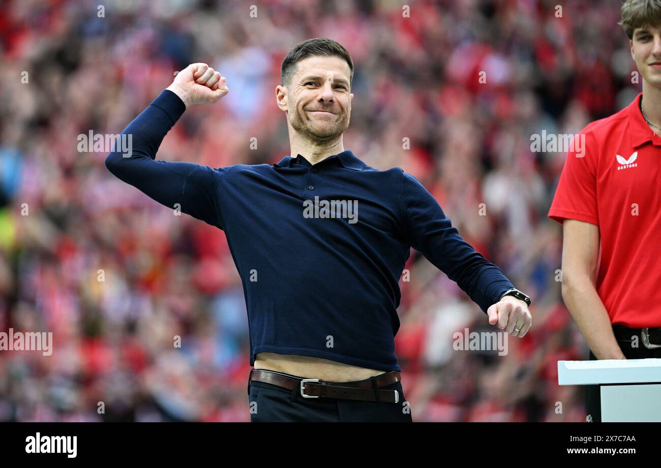 Bundesliga, BayArena Leverkusen; Bayer Leverkusen - FC Augsburg; Headcoach Xabi Alonso (LEV) feiert Stockfoto