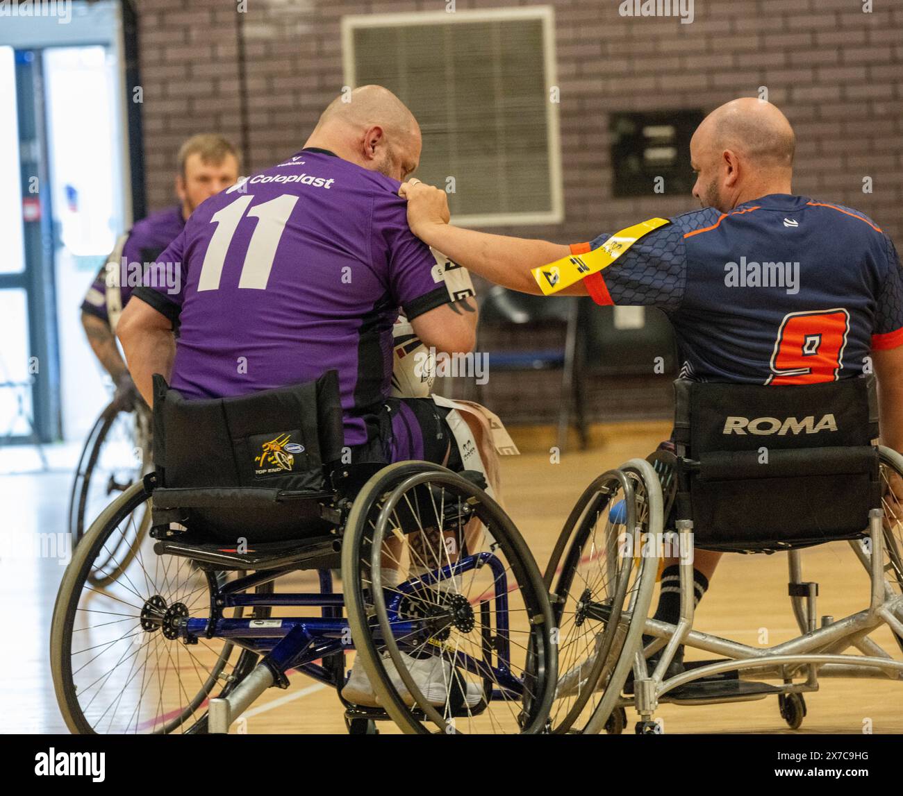 Brentwood Essex 19. Mai 2024 Rollstuhl Rugby League: Brentwood Aels (Stripped Shirt, gelbe Tags) vs Team Colostomy UK (Purple Shirts, weiße Tags) im Brentwood Centre, Brentwood Essex UK Credit: Ian Davidson/Alamy Live News Stockfoto