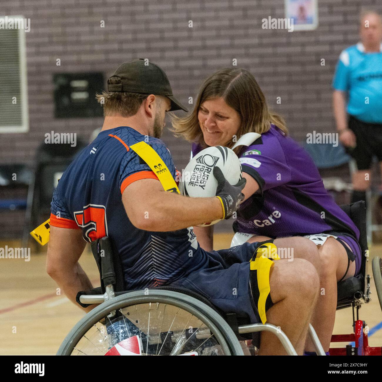 Brentwood Essex 19. Mai 2024 Rollstuhl Rugby League: Brentwood Aels (Stripped Shirt, gelbe Tags) vs Team Colostomy UK (Purple Shirts, weiße Tags) im Brentwood Centre, Brentwood Essex UK Credit: Ian Davidson/Alamy Live News Stockfoto