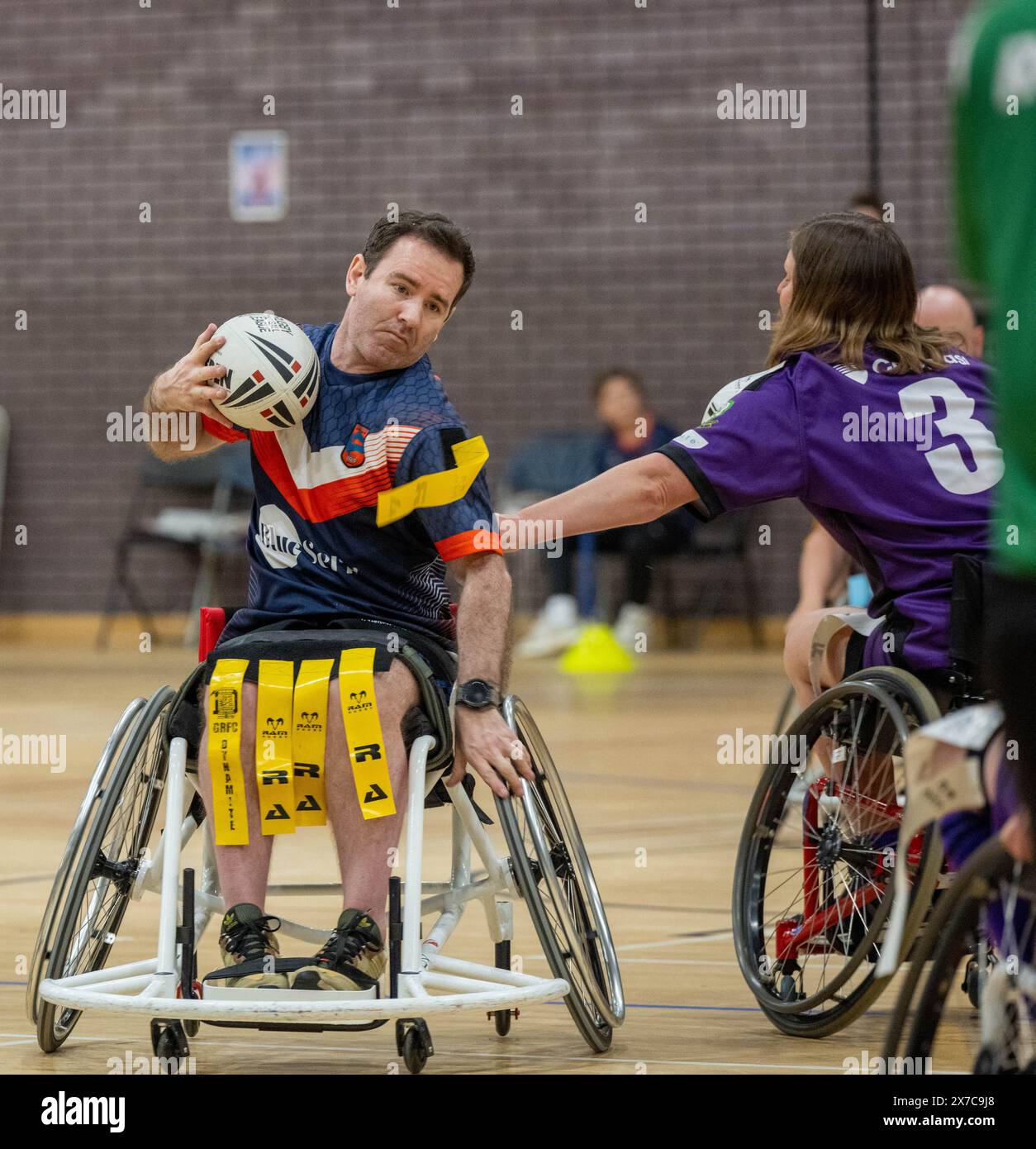 Brentwood Essex 19. Mai 2024 Rollstuhl Rugby League: Brentwood Aels (Stripped Shirt, gelbe Tags) vs Team Colostomy UK (Purple Shirts, weiße Tags) im Brentwood Centre, Brentwood Essex UK Credit: Ian Davidson/Alamy Live News Stockfoto