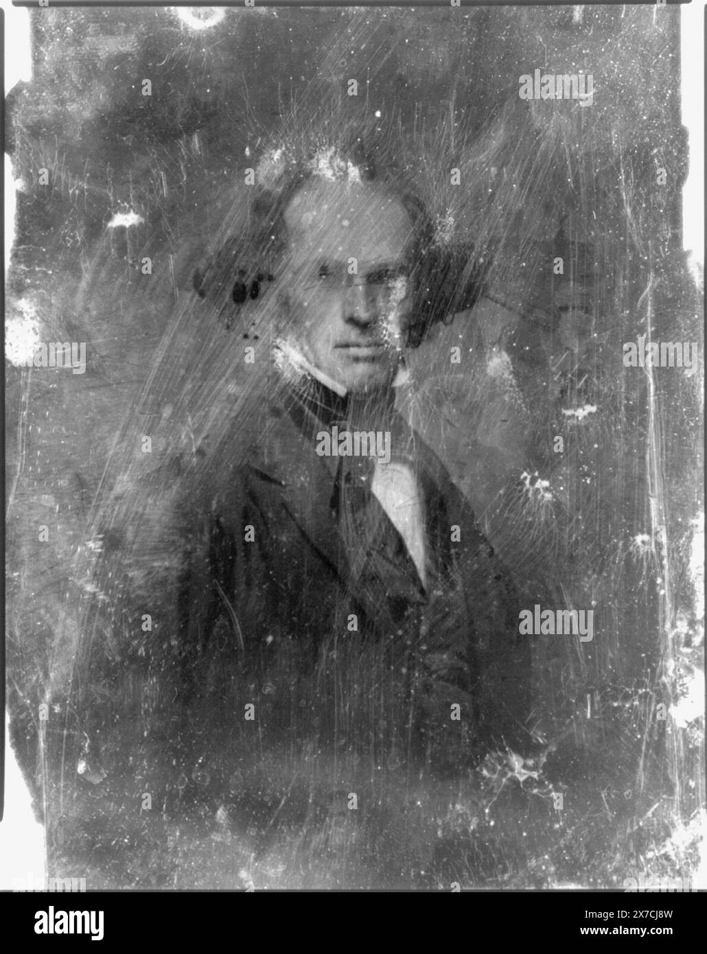 Nathaniel Hawthorne, halblanges Porträt, Dreiviertel nach rechts, Augen vorne, Identifikation aus Ballou's malerischer Salon Companies, 21. Juli 1855, als Daguerreotype von Hawthorne von Whipple & Black., Kratzer auf Rückseite der Platte: 90; 100., möglicherweise eine Kopie daguerreotype., Hallmark: Rinhart 29., Transfer; U.S. war College; 1920; (DLC/PP-1920:46153)., ist Teil von: Daguerreotype Collection , produziert von Mathew Brady's Studio. Hawthorne, Nathaniel, 1804-1864. Stockfoto