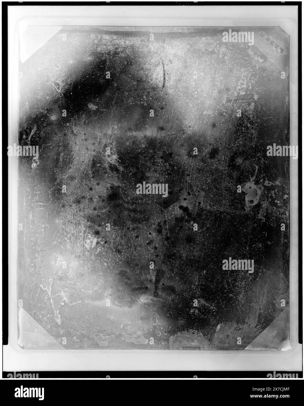 Nicht identifizierter Mann, Kopf-und-Schultern-Porträt, nach vorne gerichtet, auf der Rückseite der Platte verkratzt: 375., Hallmark: Rinhart 31A., Transfer; U.S. war College; 1920; (DLC/PP-1920:46153)., ist Teil der Daguerreotype Collection, produziert von Mathew Bradys Studio. Stockfoto