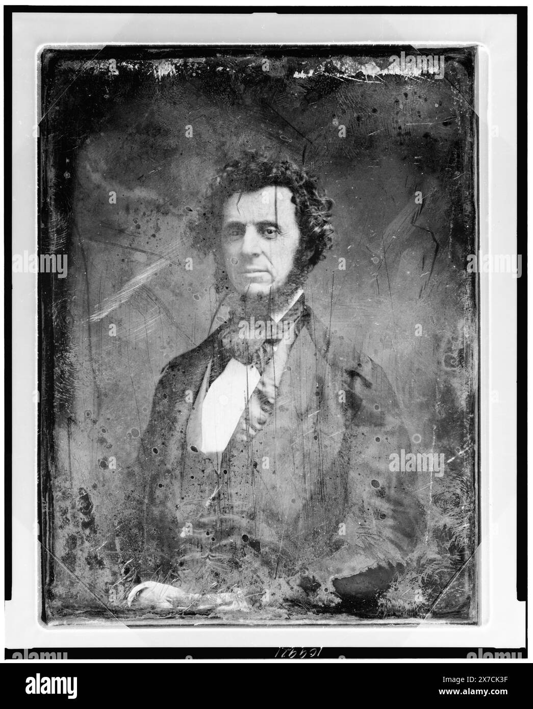 George Wallace Jones, halblanges Porträt, drei Viertel nach links, Augen vorne, mit Bart, zerkratzt auf der Oberfläche der Platte: 41; G.W. Jones. Kratzer auf der Rückseite der Platte: 99; G.W. Jones, Iowa., Transfer; U.S. war College; 1920. (DLC/PP-1920:46153)., ist Teil der Daguerreotype-Kollektion , produziert von Mathew Brady's Studio. Jones, George Wallace, 1804-1896. Stockfoto