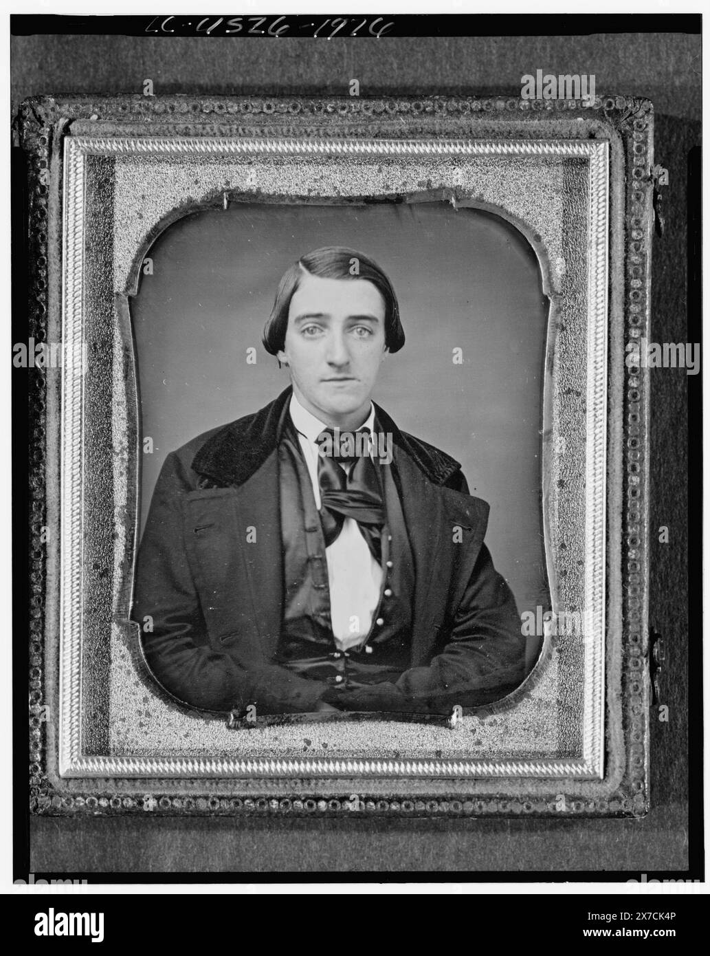 Unbekannter Mann, Freund von Clara Barton, Kopf-und-Schultern-Porträt, volles Gesicht, Fotograf unbekannt., Fall: Variante von Rinhart 123., begleitendes Etikett: Unbekannter Freund von C. B., war Teil von LOS 8492., Transfer; Manuscript Division; 1959., ist Teil von: Clara Barton Papers, 1834-1918 , ist Teil von: Daguerreotype Collection , . Stockfoto