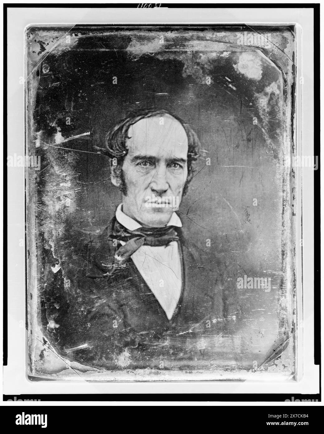 Nicht identifizierter Mann, etwa 50 Jahre alt, Kopf-und-Schultern-Porträt, fast nach vorne gerichtet, leicht nach rechts, auf der Rückseite der Platte zerkratzt: 259., Ecken beschnitten., Transfer; U.S. war College; 1920; (DLC/PP-1920:46153)., ist Teil der Daguerreotype Collection, produziert von Mathew Bradys Studio. Stockfoto